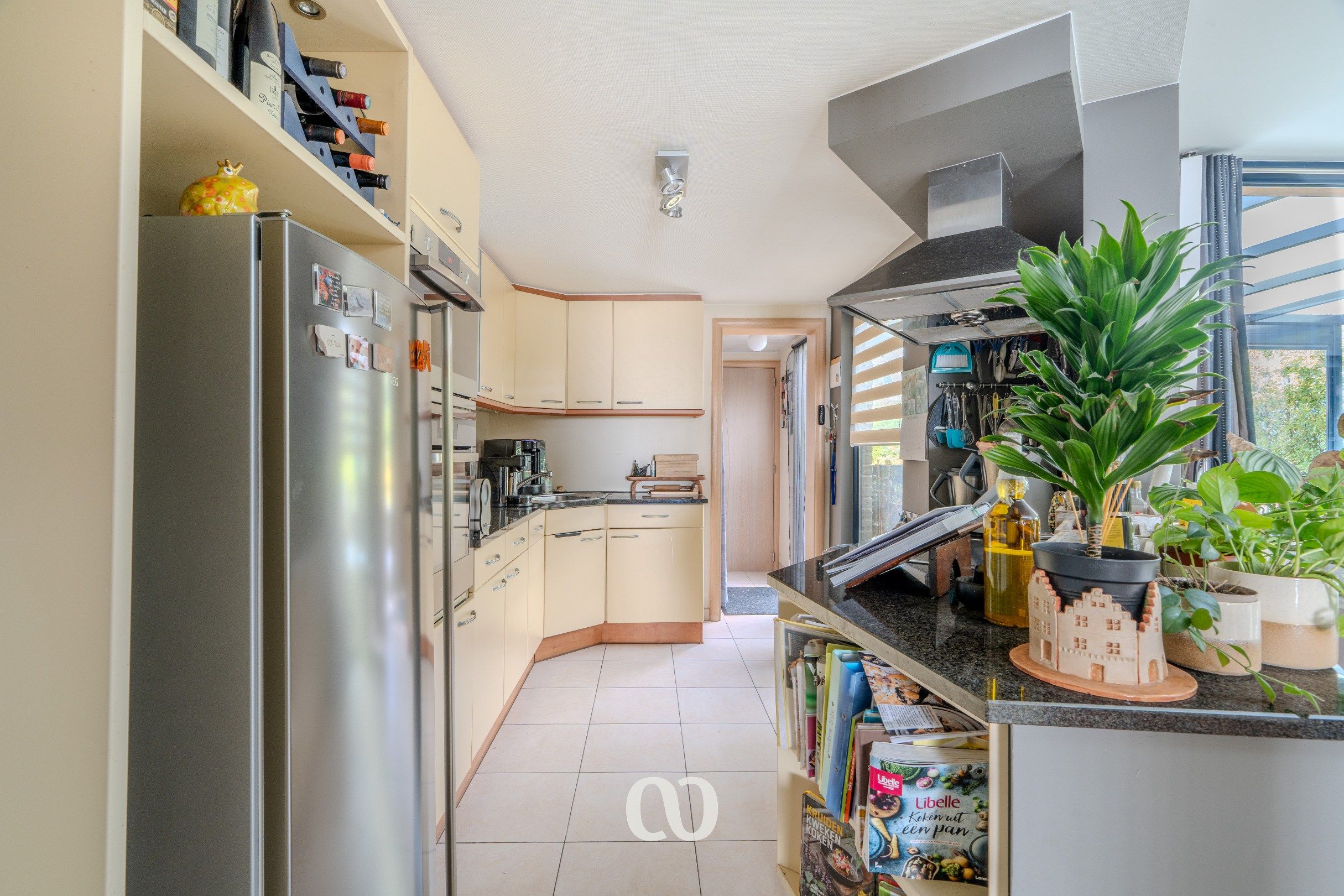 Instapklare woning met zonnepanelen, prachtige tuin en garage foto 6