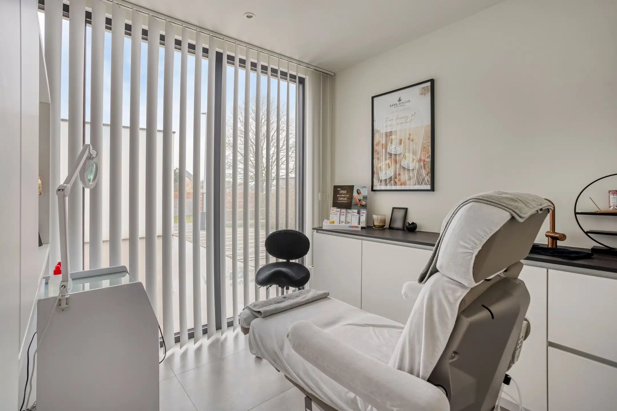 Moderne, stijlvolle villa met private praktijkruimte foto 8