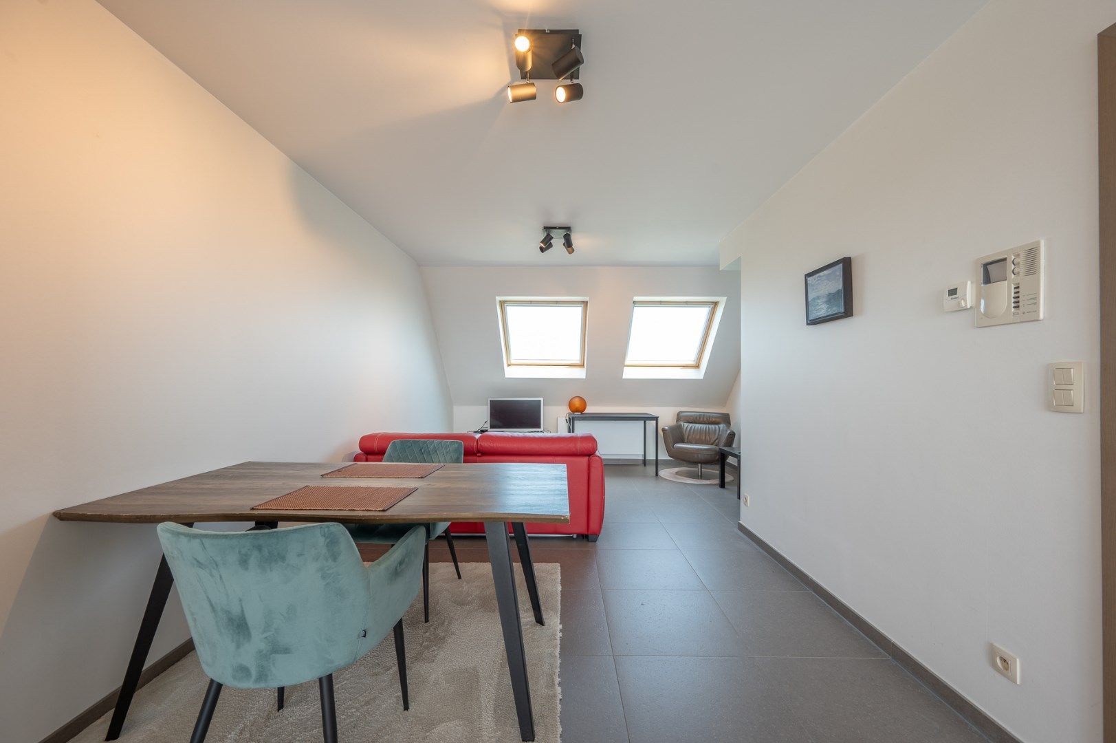 Instapklaar appartement met garage op centrale ligging te Bredene. foto 3