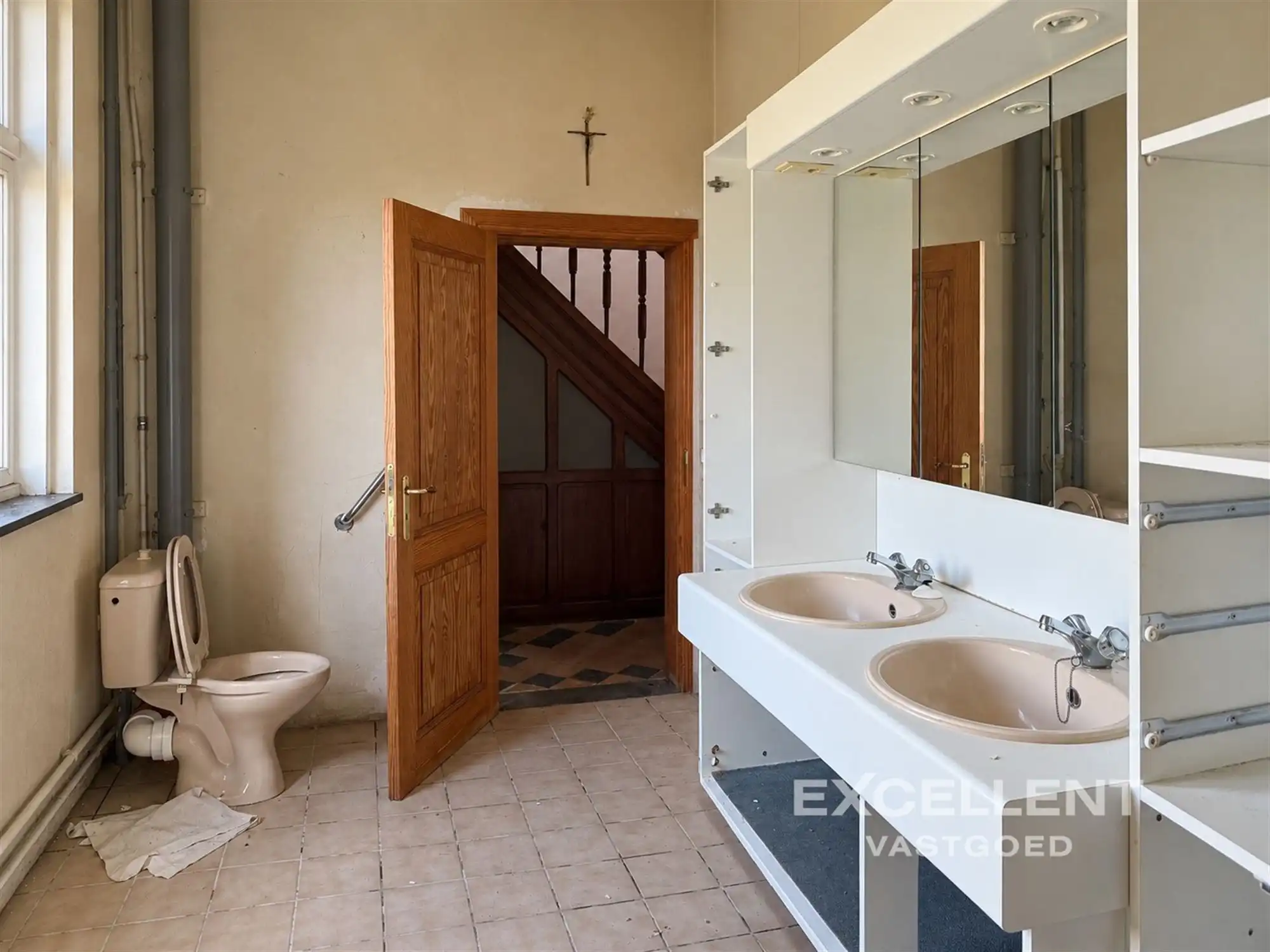 Woning met commerciële ruimte op uitzonderlijk perceel foto 3