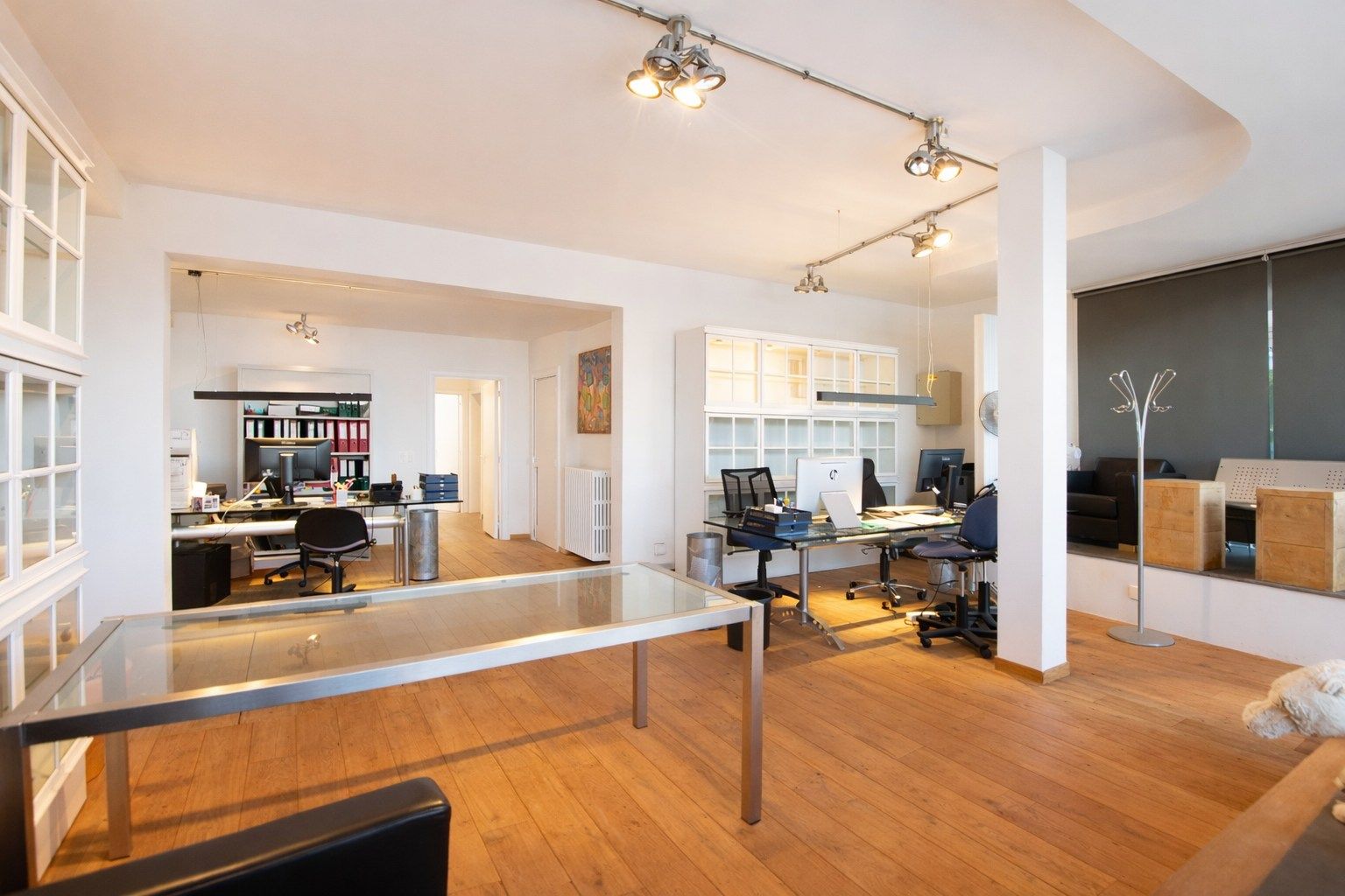 Handelsgelijkvloers op de zeedijk vlakbij het Lichttorenplein foto 3