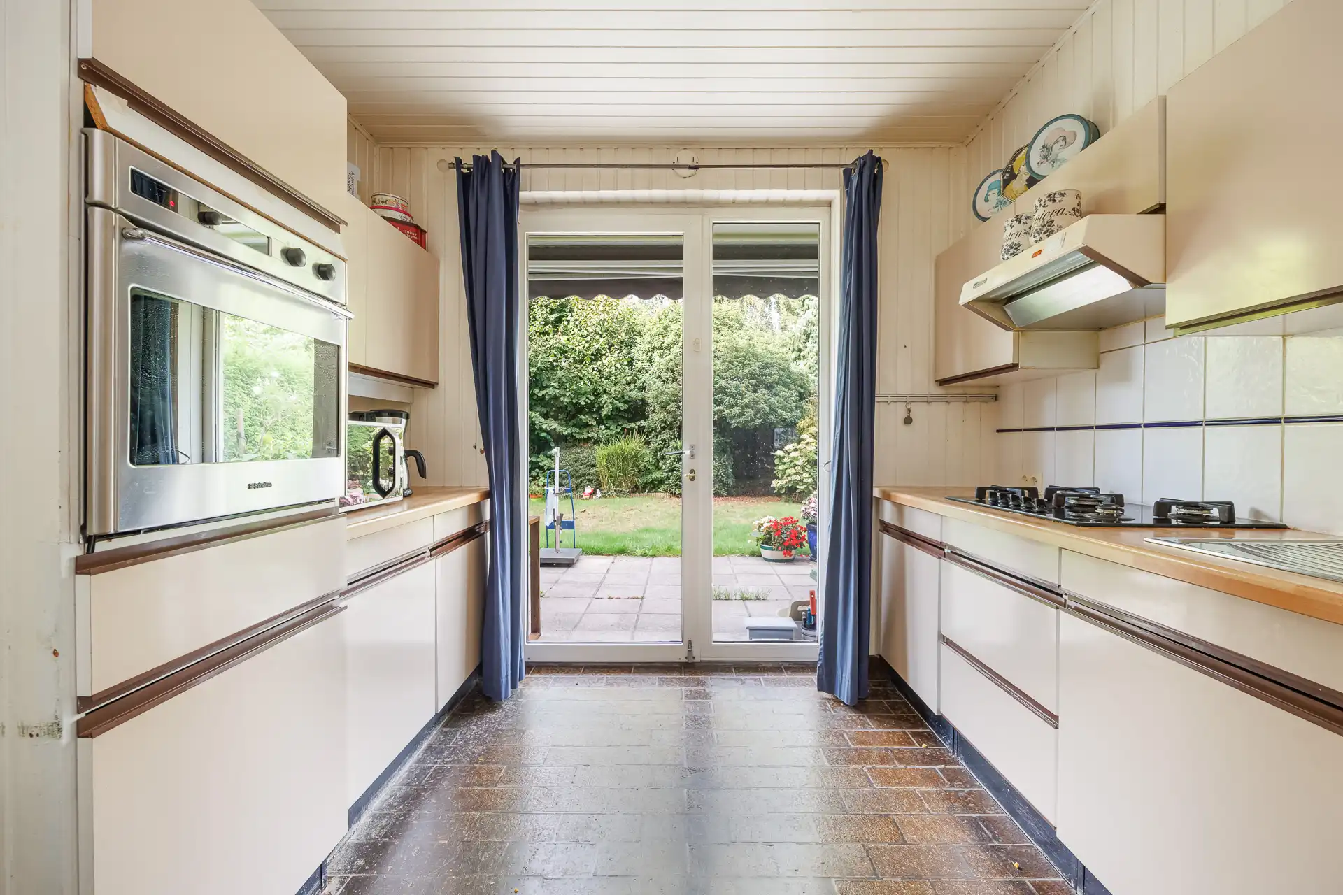 Gelijkvloers appartement met riante tuin, garage met oprit foto 8