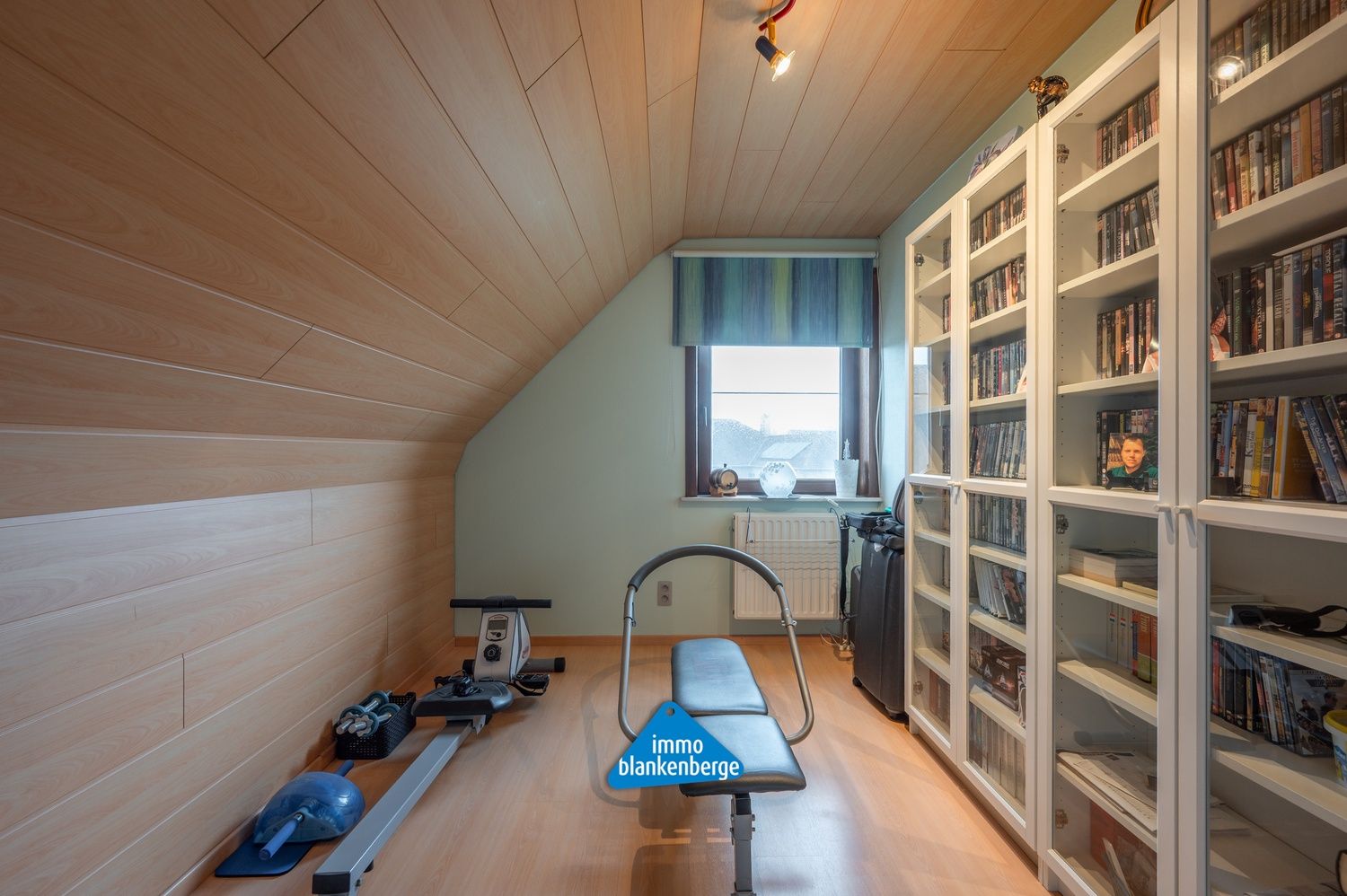 Ruime villa met zonnige tuin en moderne veranda op wandelafstand van de zee foto 22