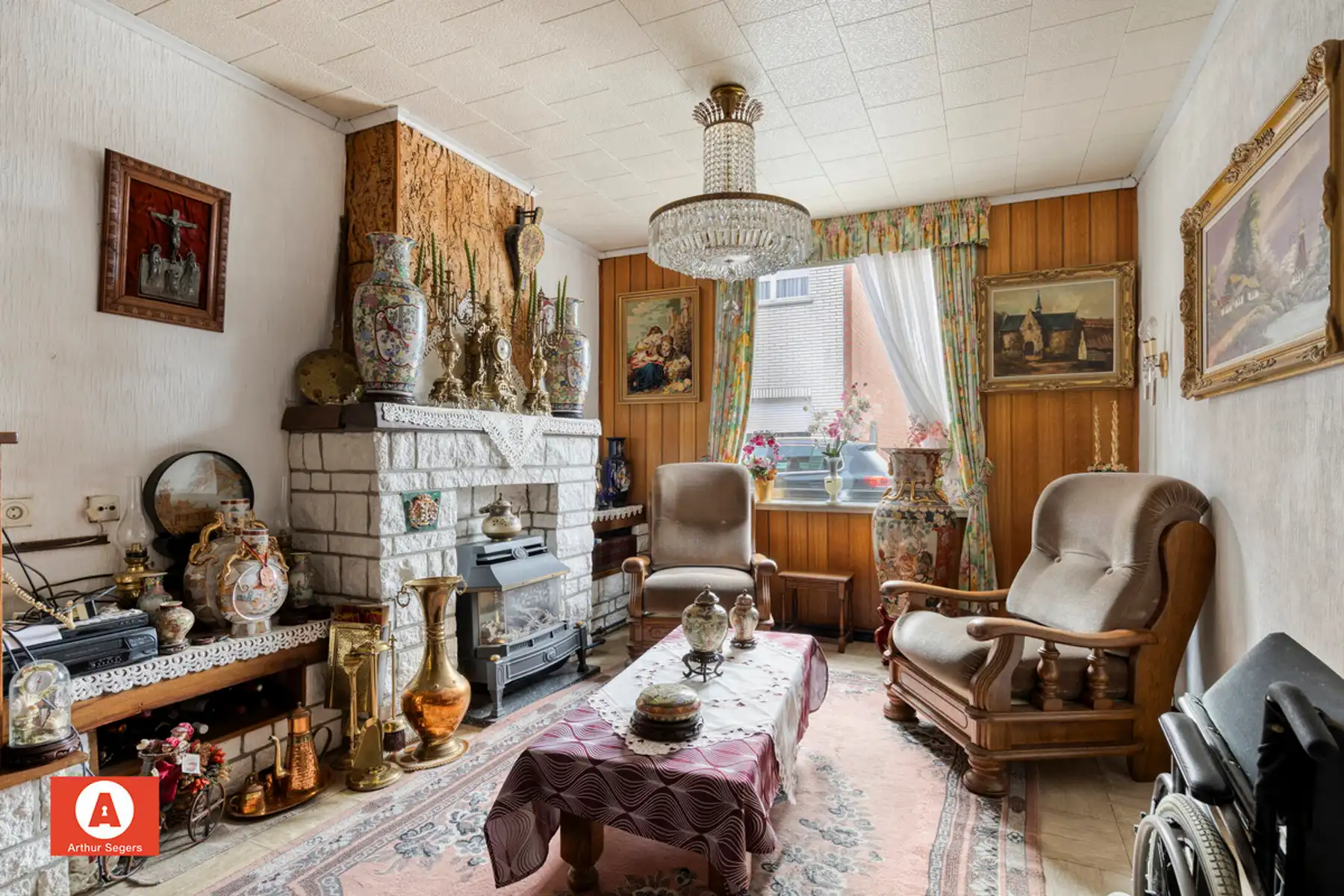 Solide half-open bebouwing met achtergelegen fietswegel. foto 6