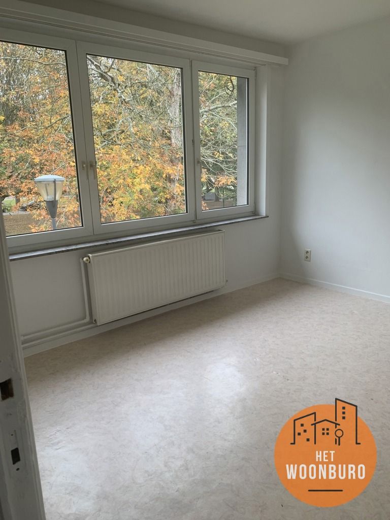 Appartement 1e Verd. + kelder + buitenstaanplaats foto 11