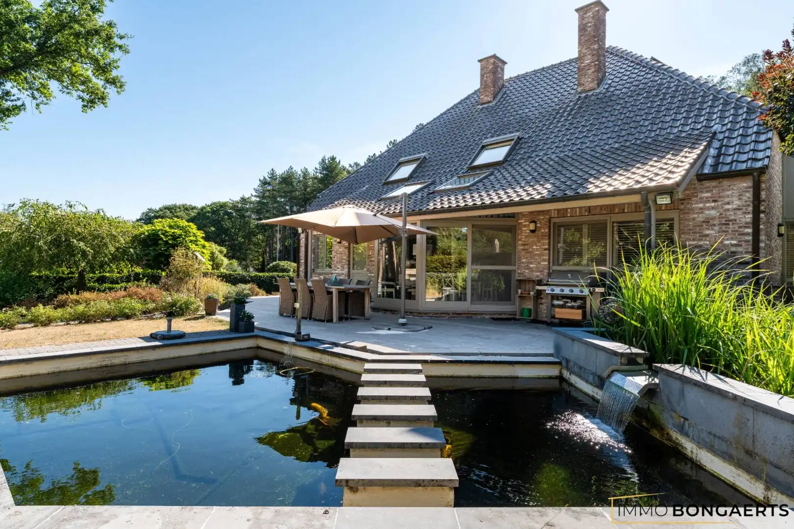 Bijzonder ruime woning op een uitzonderlijk perceel van maar liefst 16 are foto 2
