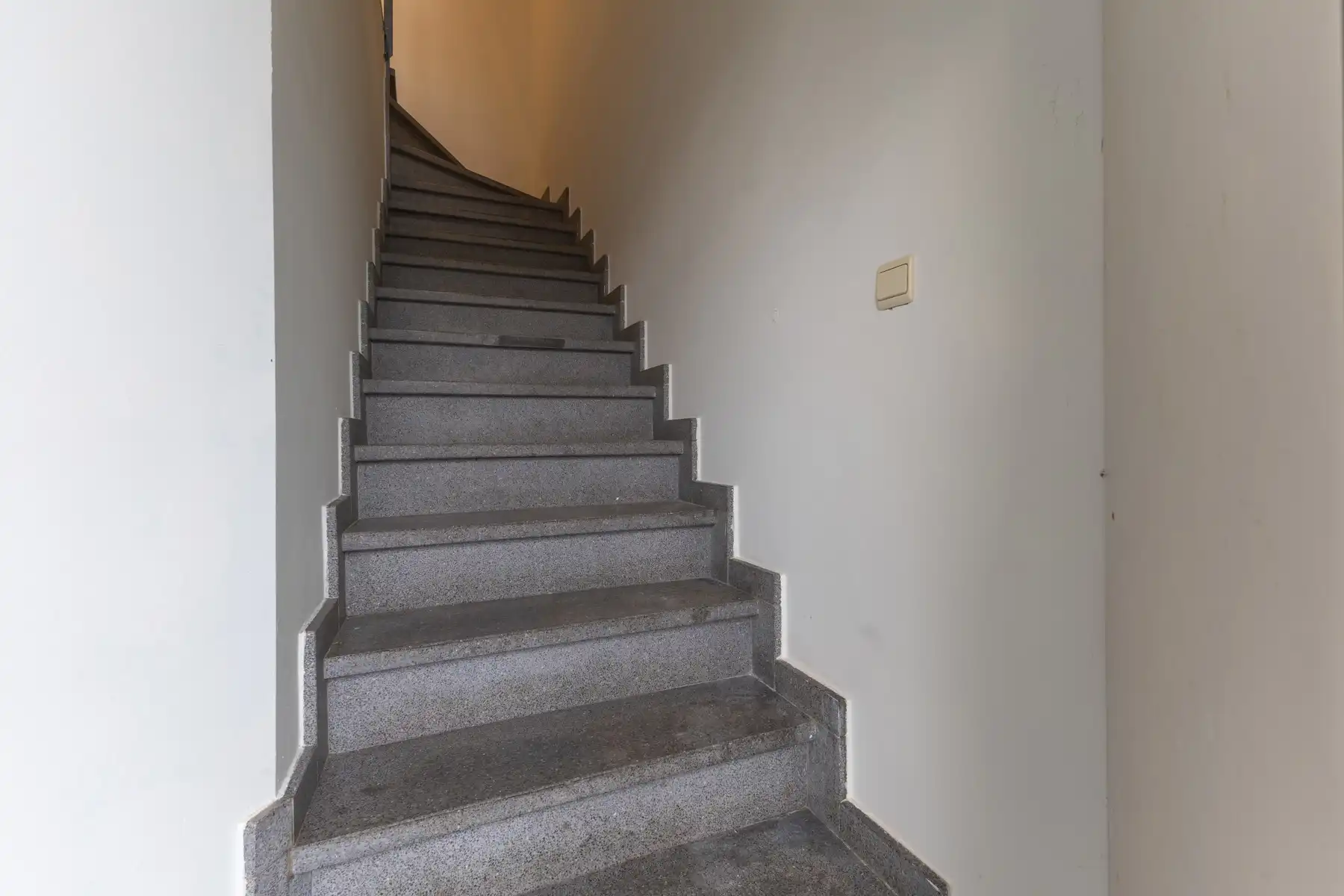 Commercieel gelijkvloers met duplex in centrum Halle foto 14