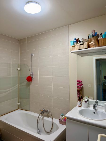 INSTAPKLAAR 1-SLAAPKAMERAPPERTEMENT MET TERRAS EN AUTOSTAANPLAATS foto 8