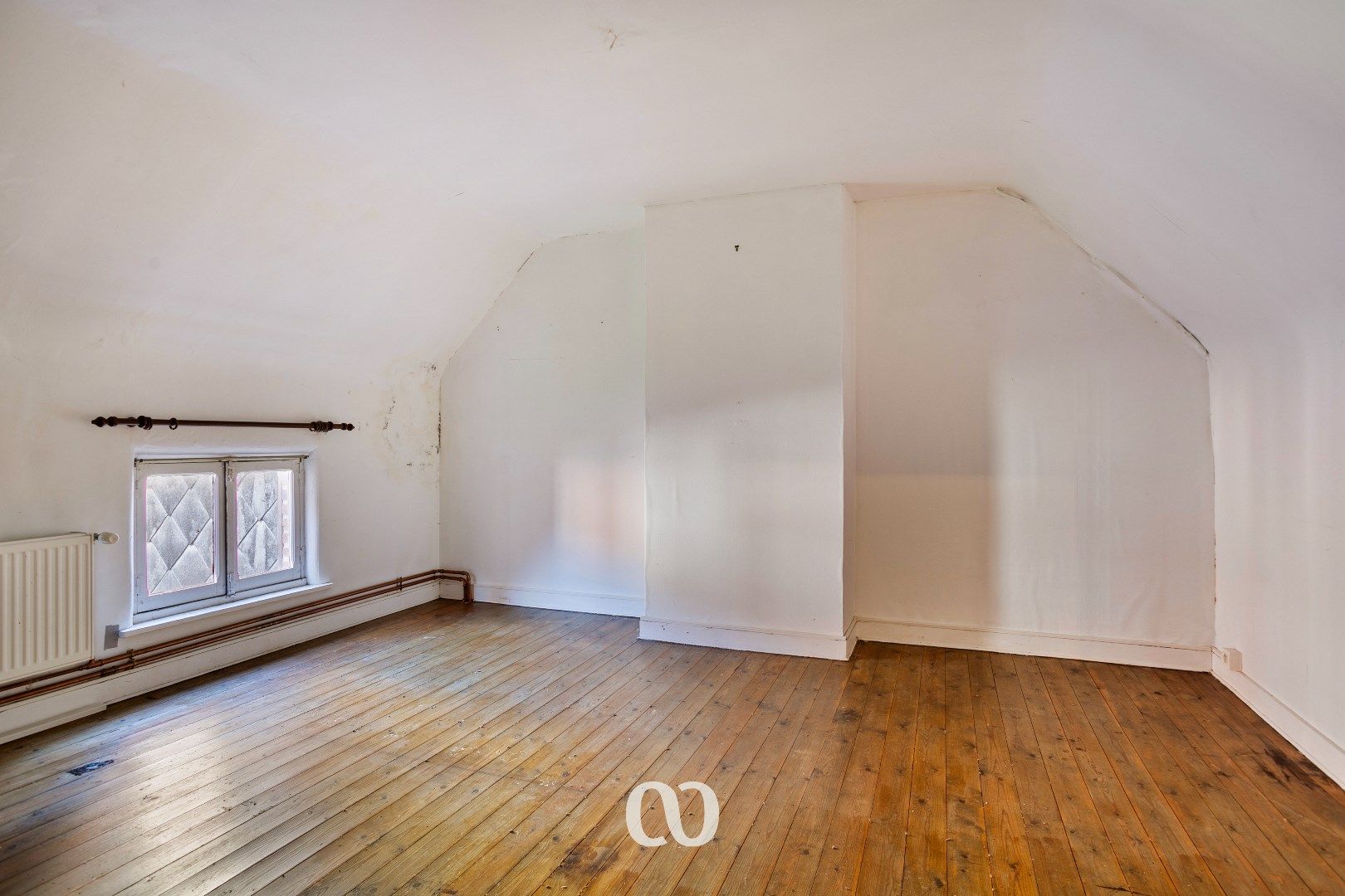 Te renoveren woning met bouwgrond foto 8