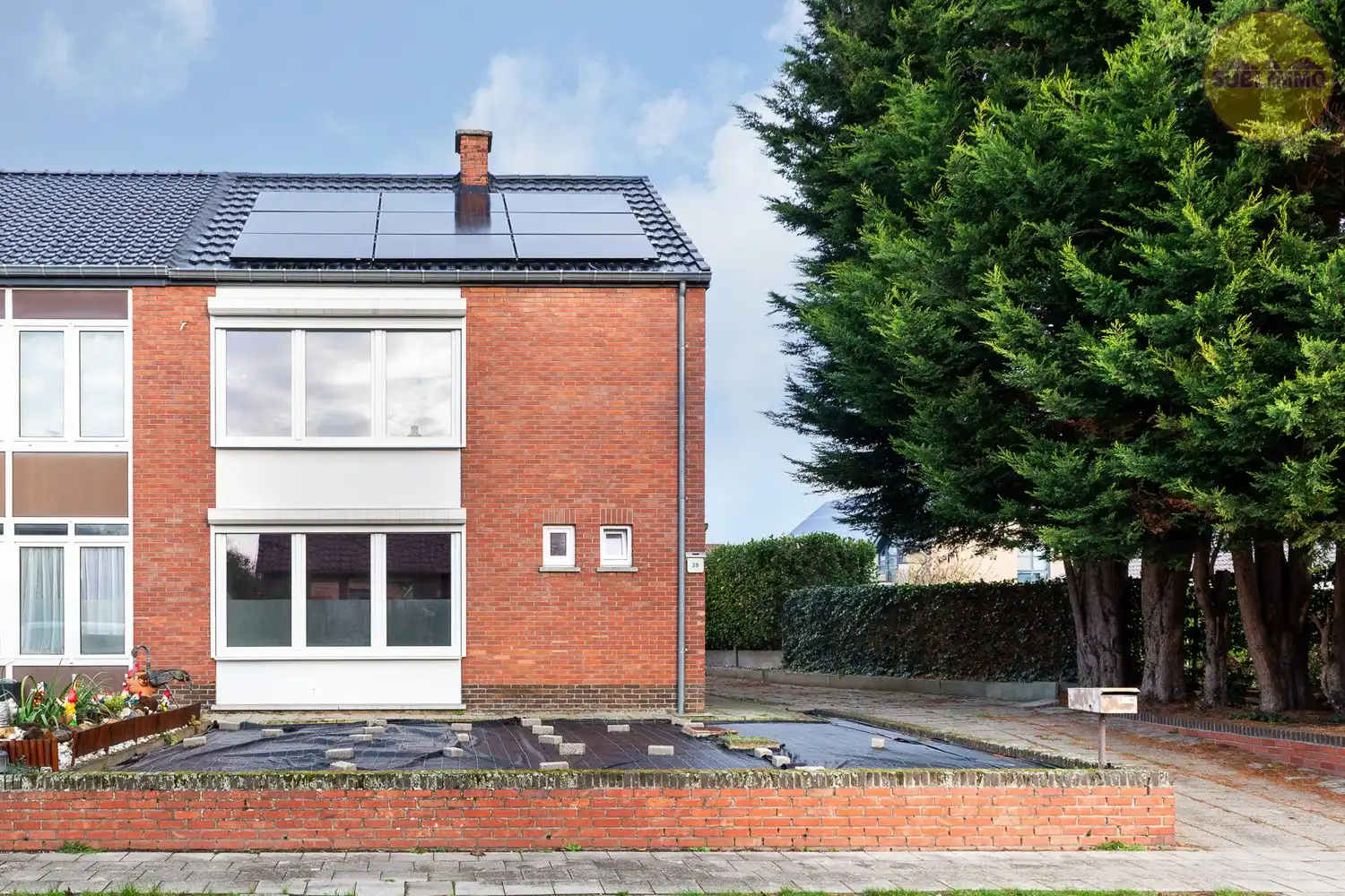 Energiezuinige halfopen gezinswoning met 3 slaapkamers, tuin en garage in Tessenderlo-Ham foto {{pictureIndex}}