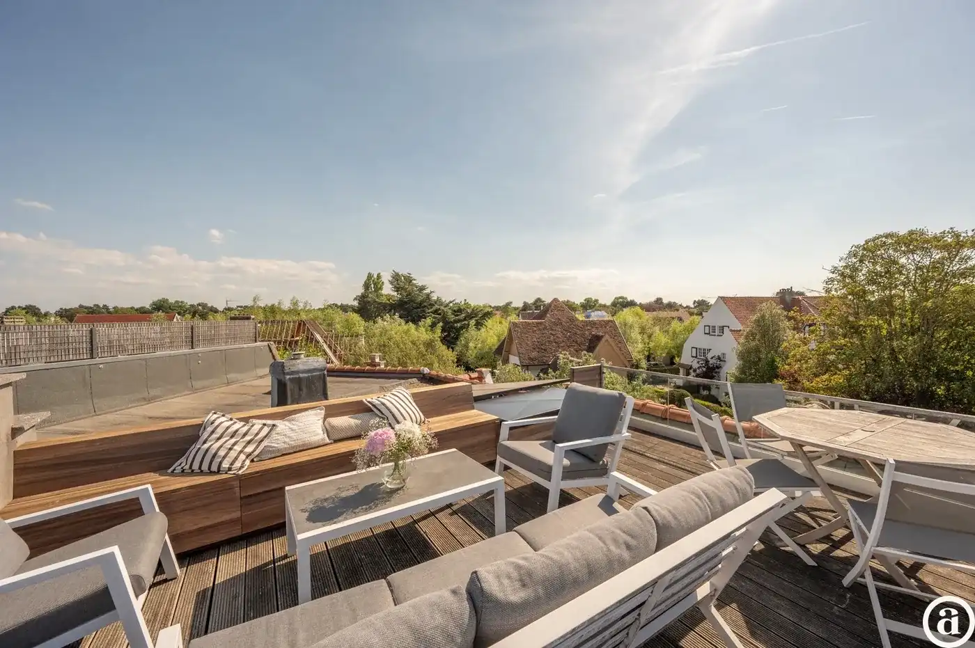 Charmante woning vlakbij Dominicanenkerkje in hartje Zoute. foto 4
