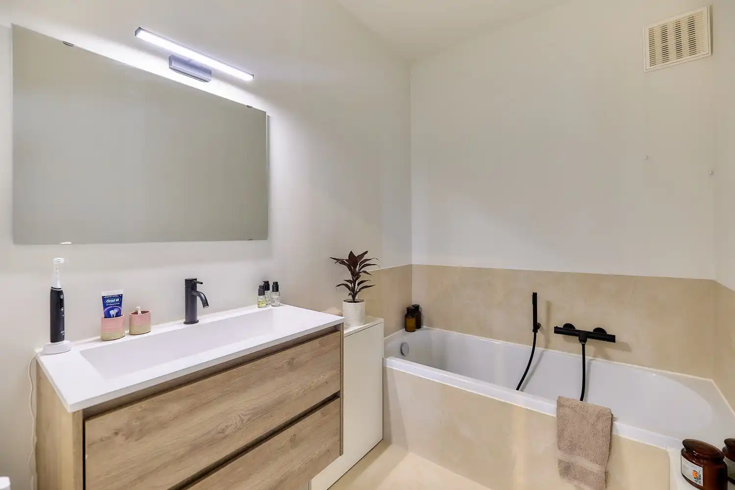 Hoogwaardig gerenoveerd en bijzonder elegant appartement met terras langs de Leie en panoramisch zicht over de stad Gent foto 17