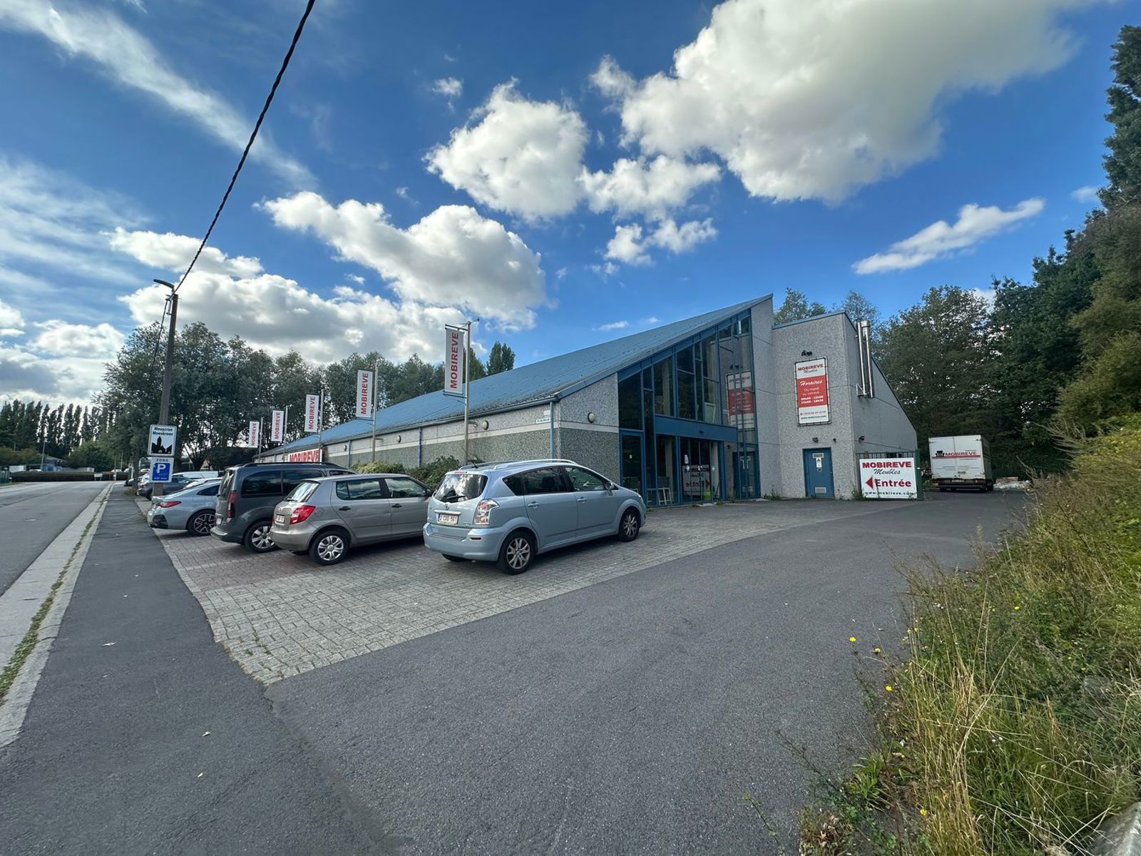 Handelspand 1.400 m² te huur in Moeskroen foto 2