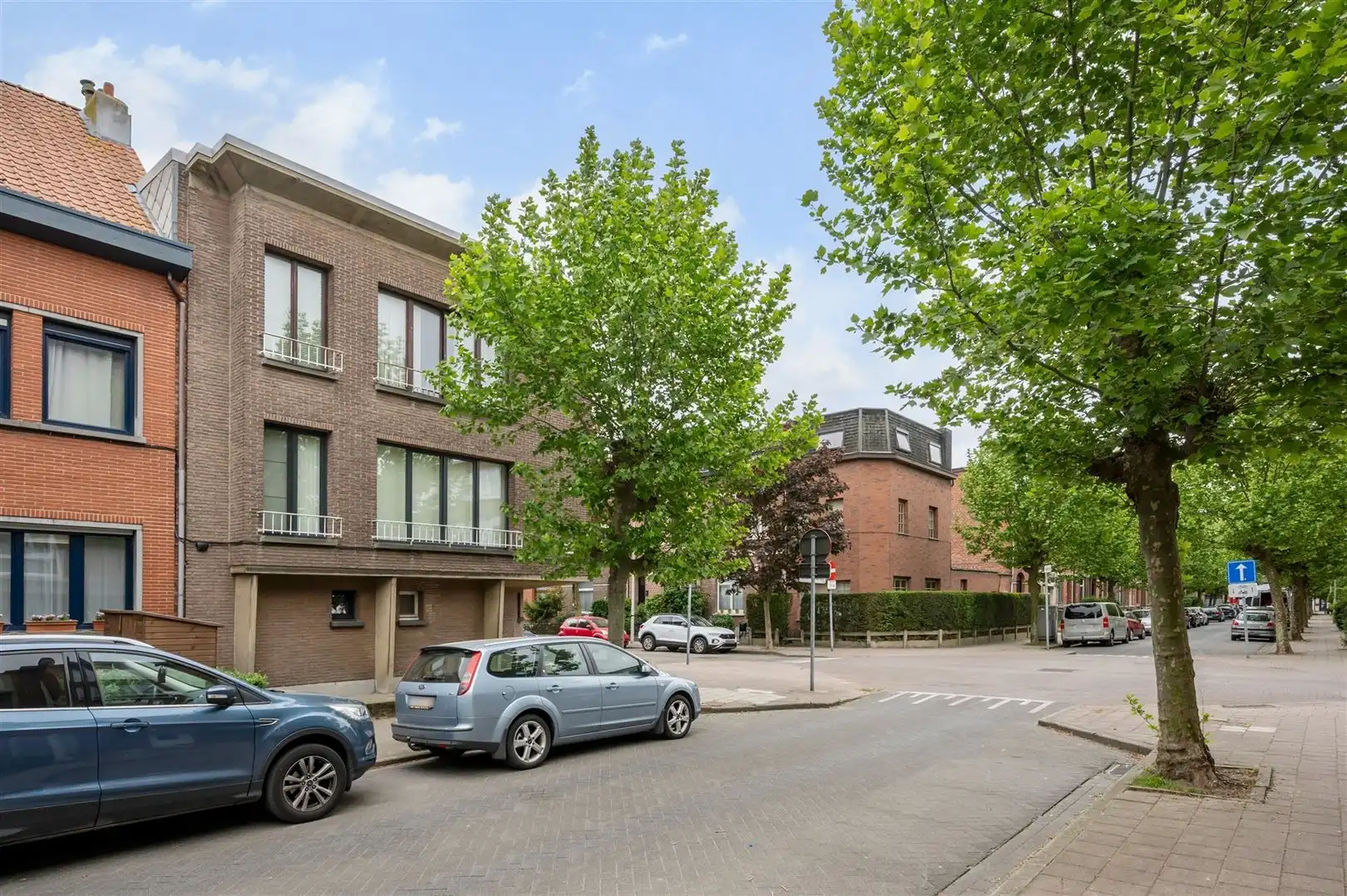 Verzorgd appt 2 slk met  privébergingen in hartje Merksem foto 2