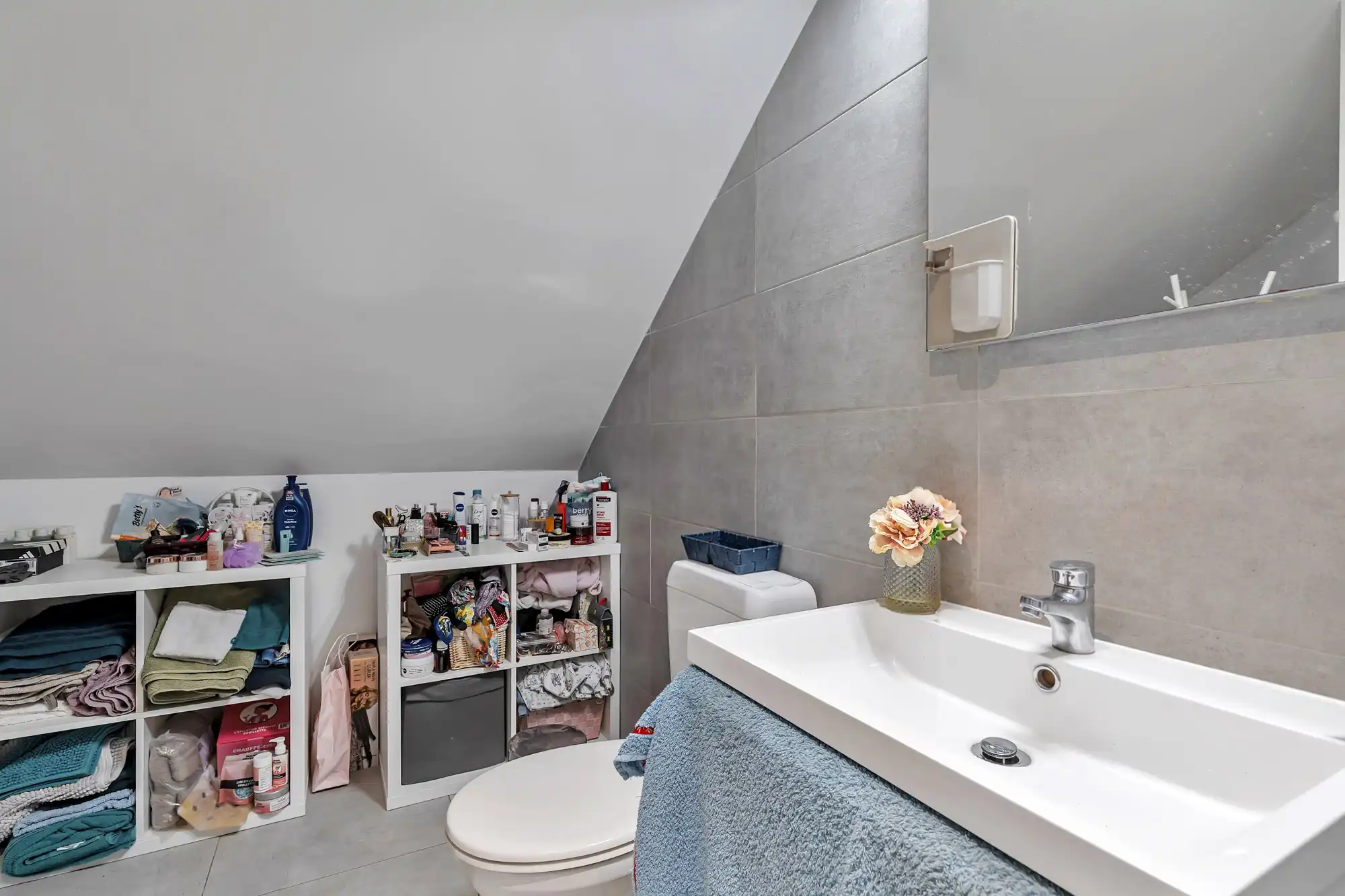 Ruim duplex-appartement met 5 slpks in Sint-Pieters-Leeuw foto 17