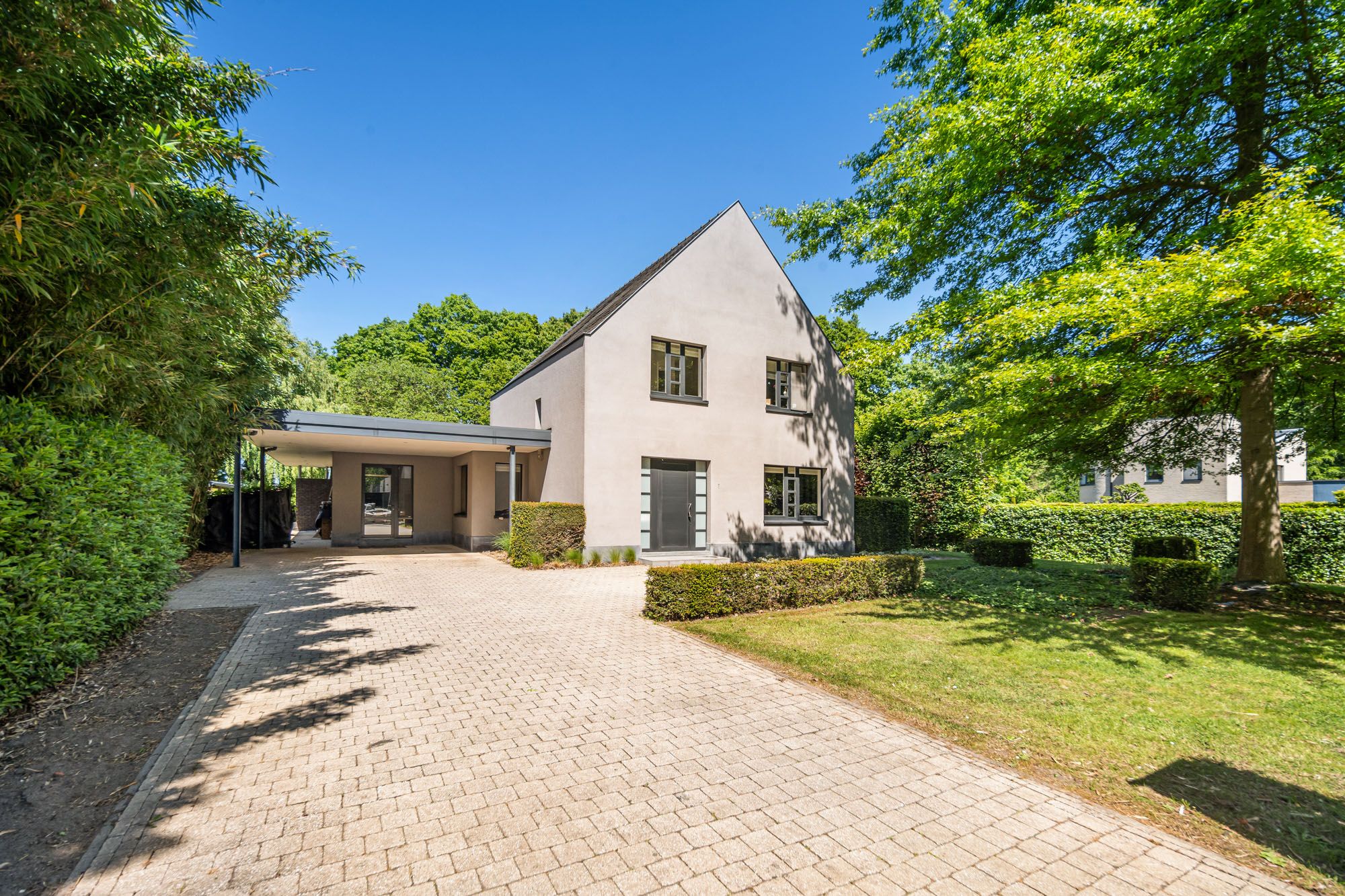 Exclusieve villa met tijdloze klasse, zwemvijver en zicht op groen te Hasselt ! foto 3