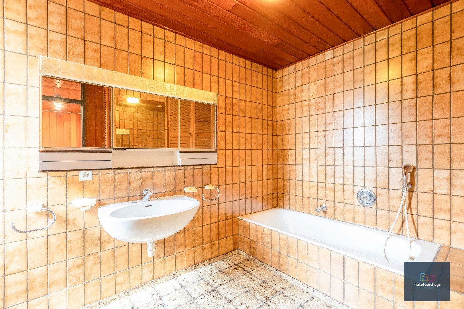 Architecturale woning op een rustige ligging foto 21