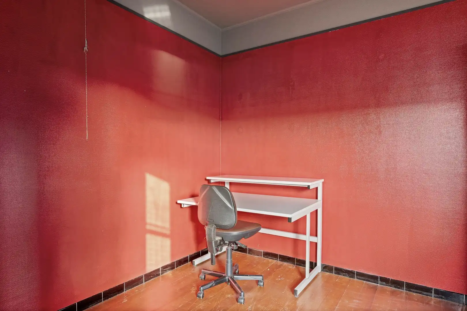 Vrijstaande woning in tweede lijn met 2 kamers op het gelijkvloers en voldoende stockageruimte en gesloten garage van 40m² foto 15