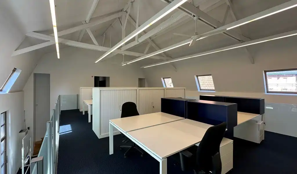 Ingedeeld kantoor te huur in standalone kantoorgebouw in Deurle foto 14