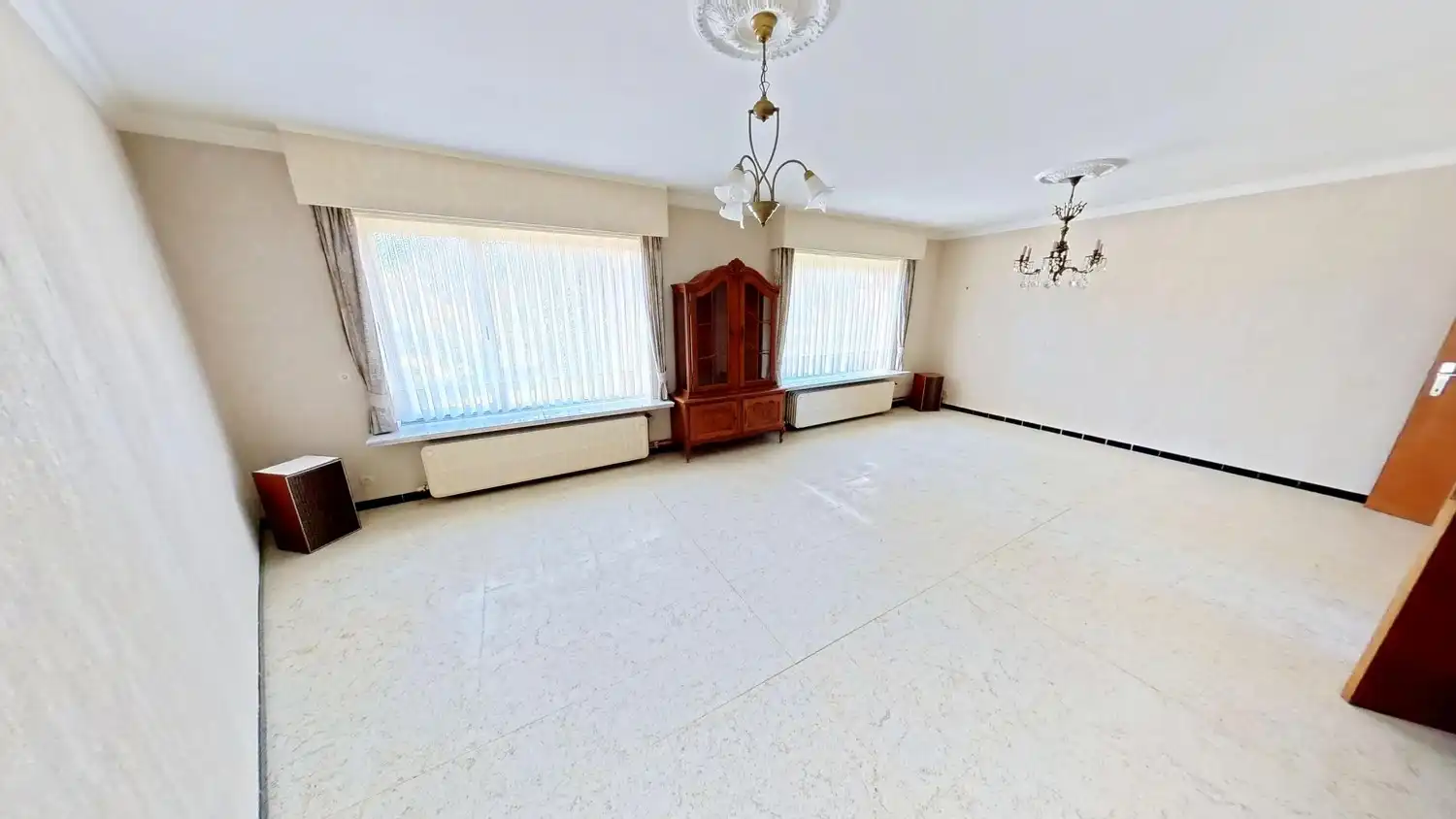 🏡 Ruime woning met 4 slaapkamers en inpandige garage te Sint-Baafs-Vijve! foto 2