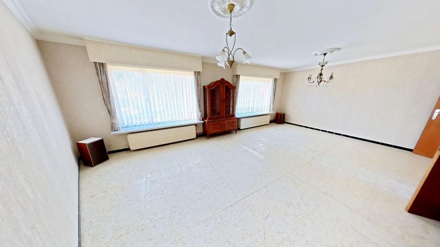 🏡 Ruime woning met 4 slaapkamers en inpandige garage te Sint-Baafs-Vijve! foto 2