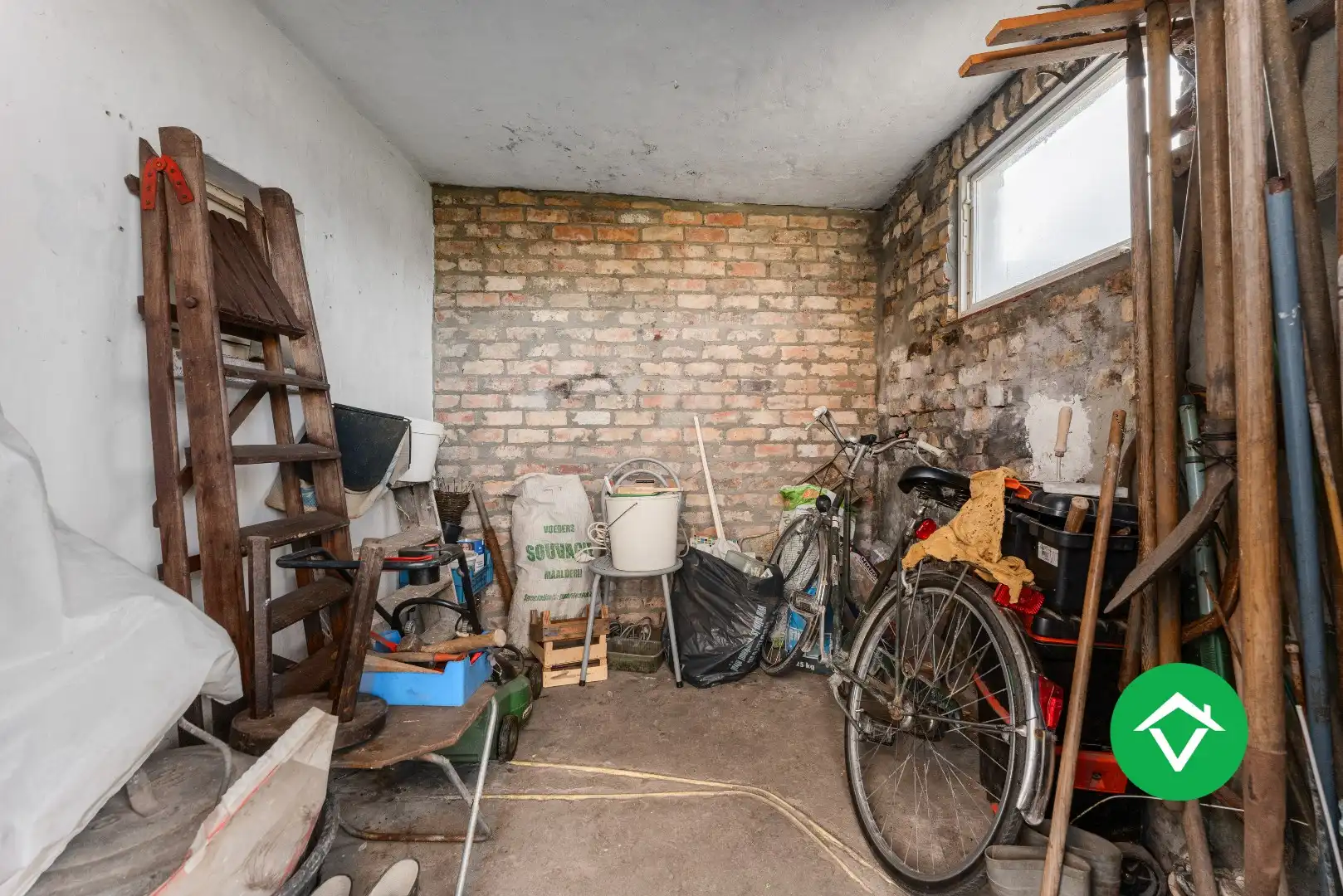 Ruim herenhuis met 4 slaapkamers en aparte garagebox in centrum Gistel foto 32