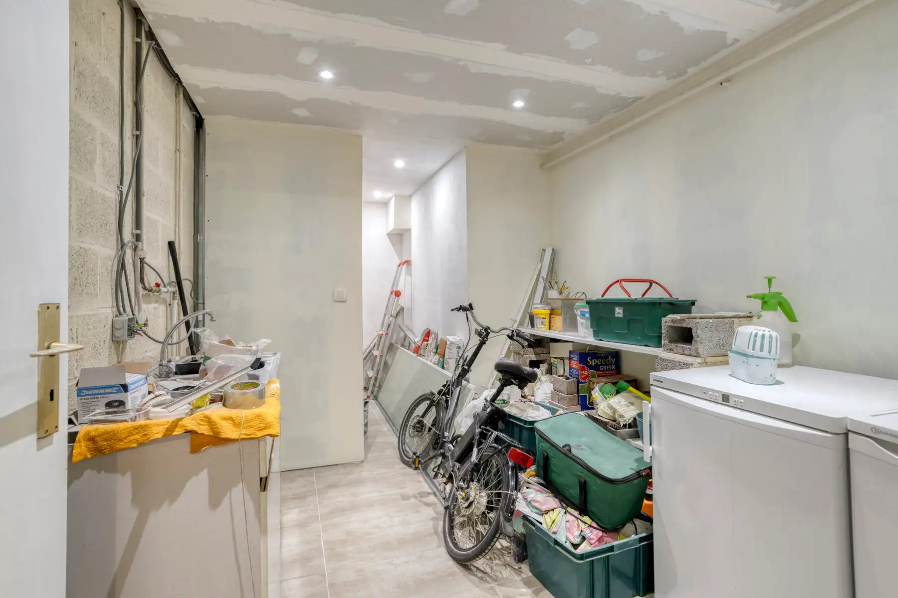 Uiterst residentieel gelegen villa met prachtige tuin foto 29