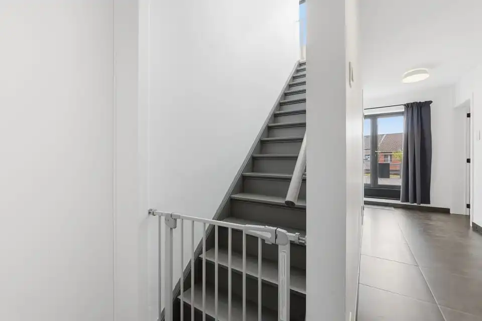 KNAP APPARTEMENT MET 3 SLKS EN EEN RUIM TERRAS IN BILZEN-HOESELT foto 19