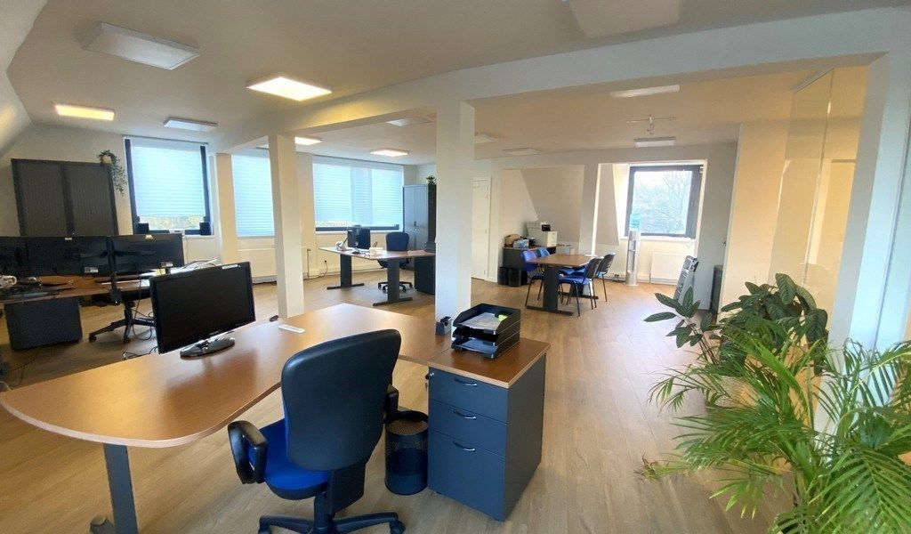 Instapklare kantoorruimte te huur vlakbij R4 in Gent foto 2