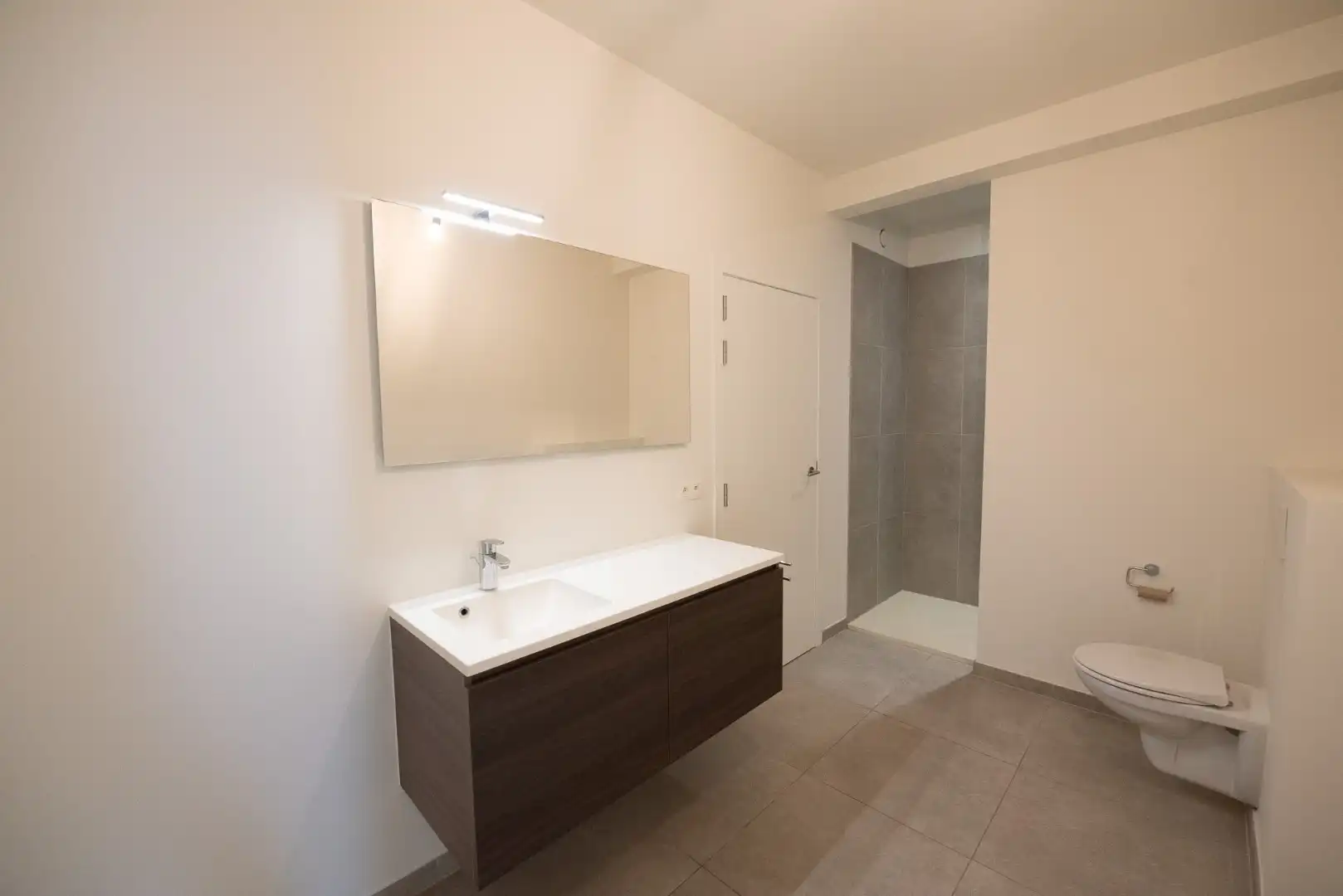 Prachtig gelijkvloers appartement van 147m² te Sint-Eloois-Vijve met tuintje en overdekt terras.  foto 13