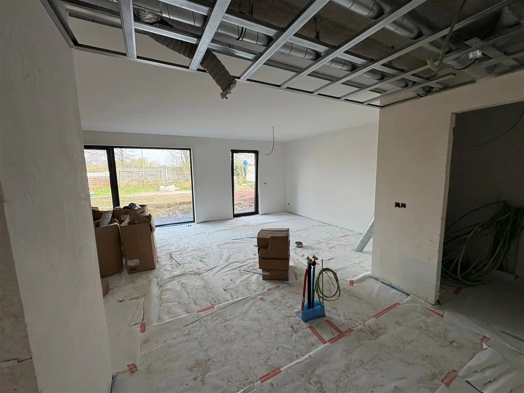 Gelijkvloersappartement met 2 slaapkamers en tuin. foto 4