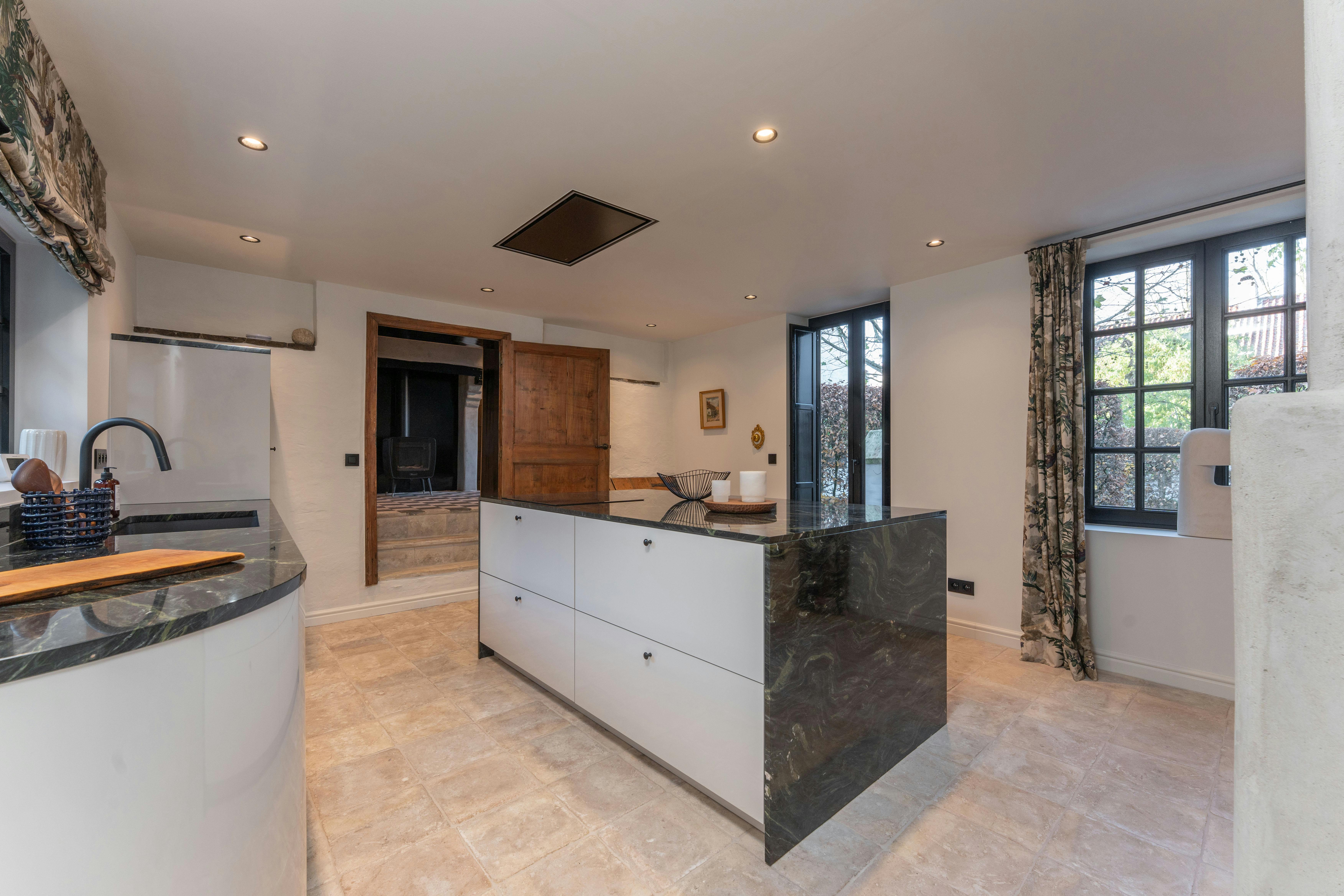 Uitzonderlijk huis in hartje Damme foto 9