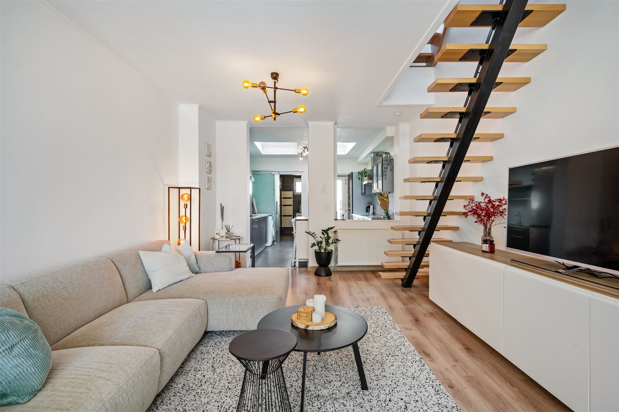 Instapklare woning met 3 SLPK aan de vaart te Mechelen. foto 5