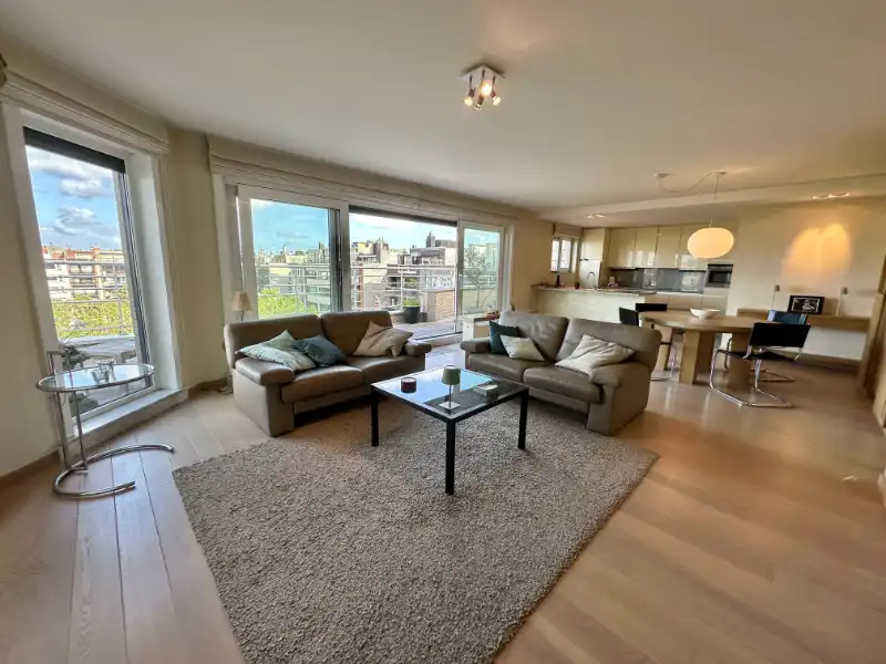 Exclusieve penthouse met 2 slaapkamers, royaal zonneterras en uniek groen uitzicht foto 2