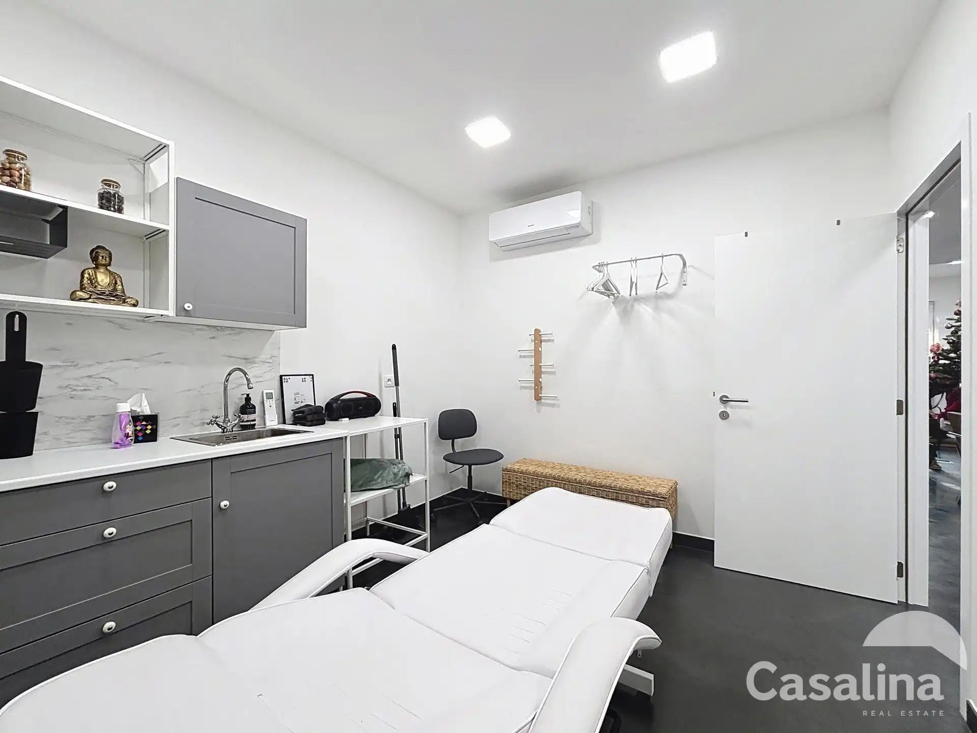 Casalina Real Estate - Instapklare esthetische behandelruimte foto 2