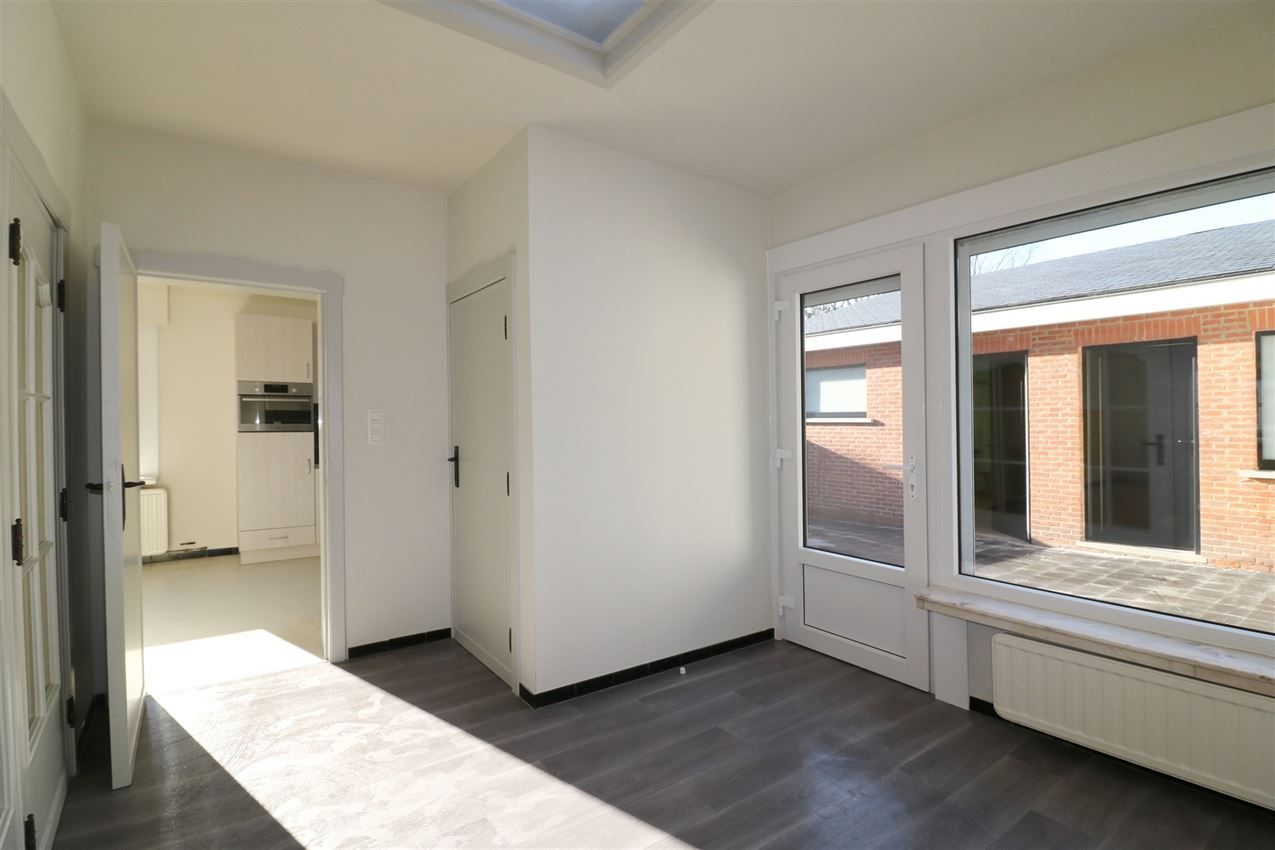 karaktervol, 3 grote slaapkamers, zuidterras, nabij station en natuur foto 15