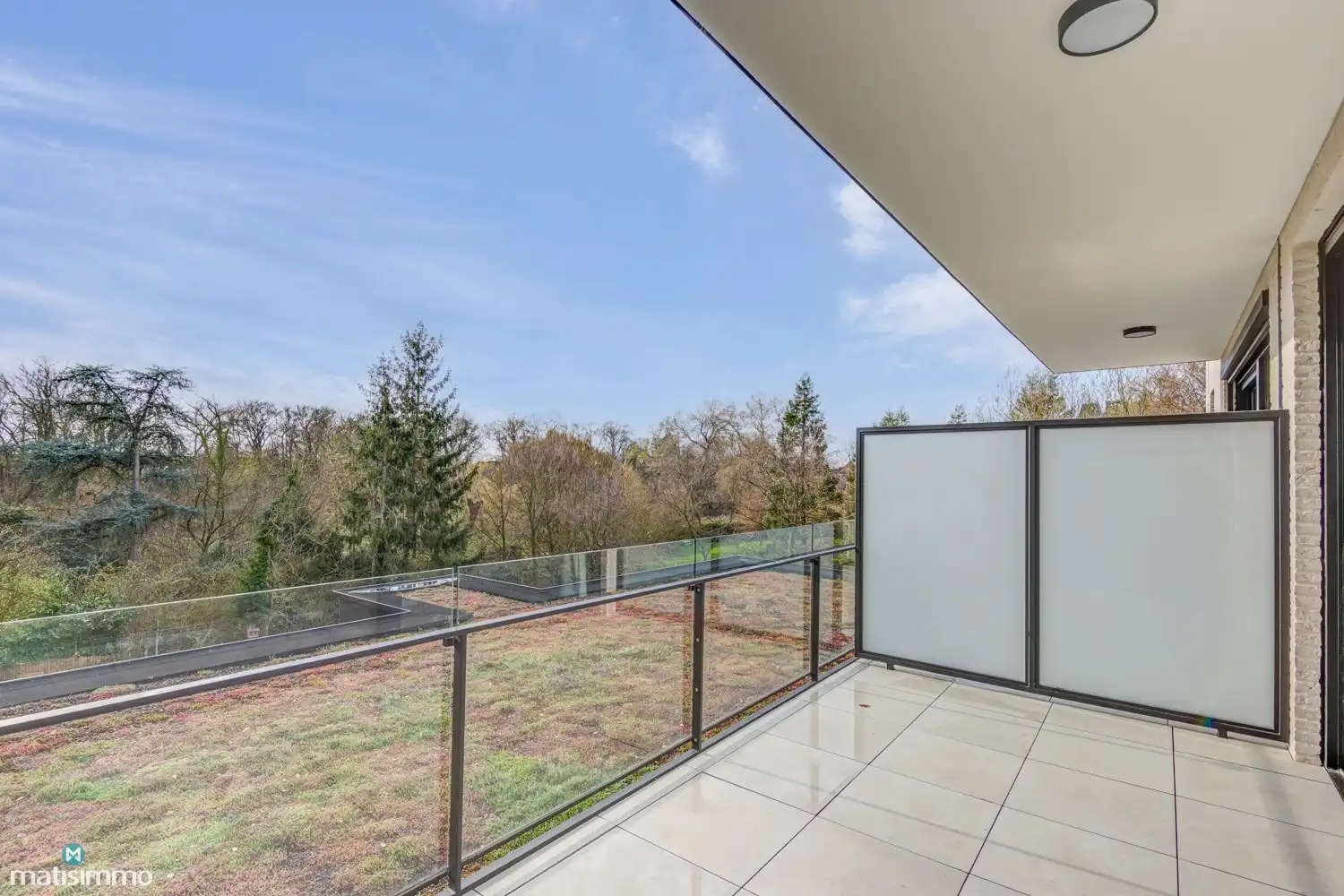 GELIJKSVLOERS APPARTEMENT MET ZUIDGERICHT TERRAS GELEGEN NABIJ HET CENTRUM VAN BILZEN foto 14