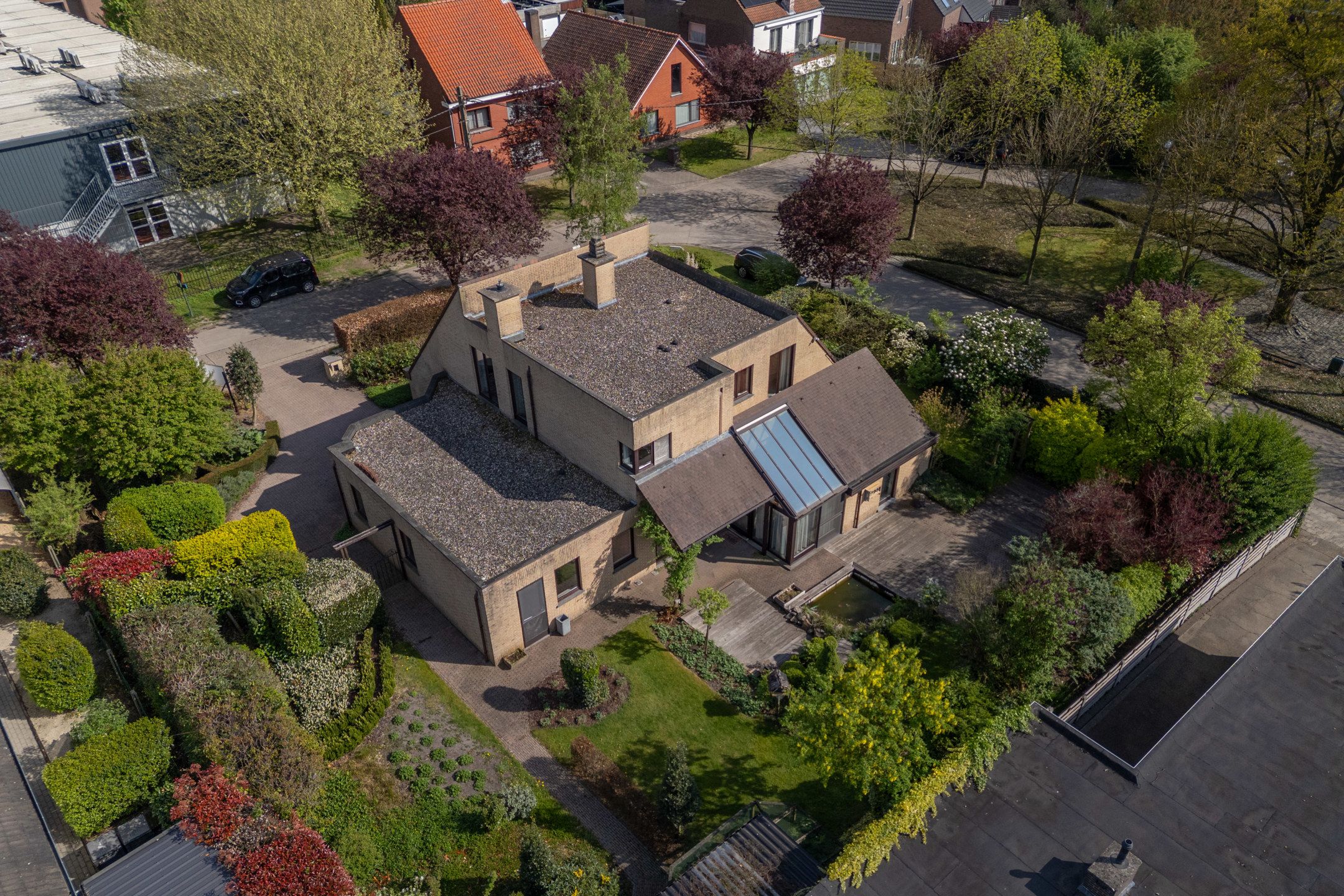 Goed onderhouden villa met 5 slpk's op perceel van 1.060m². foto 7