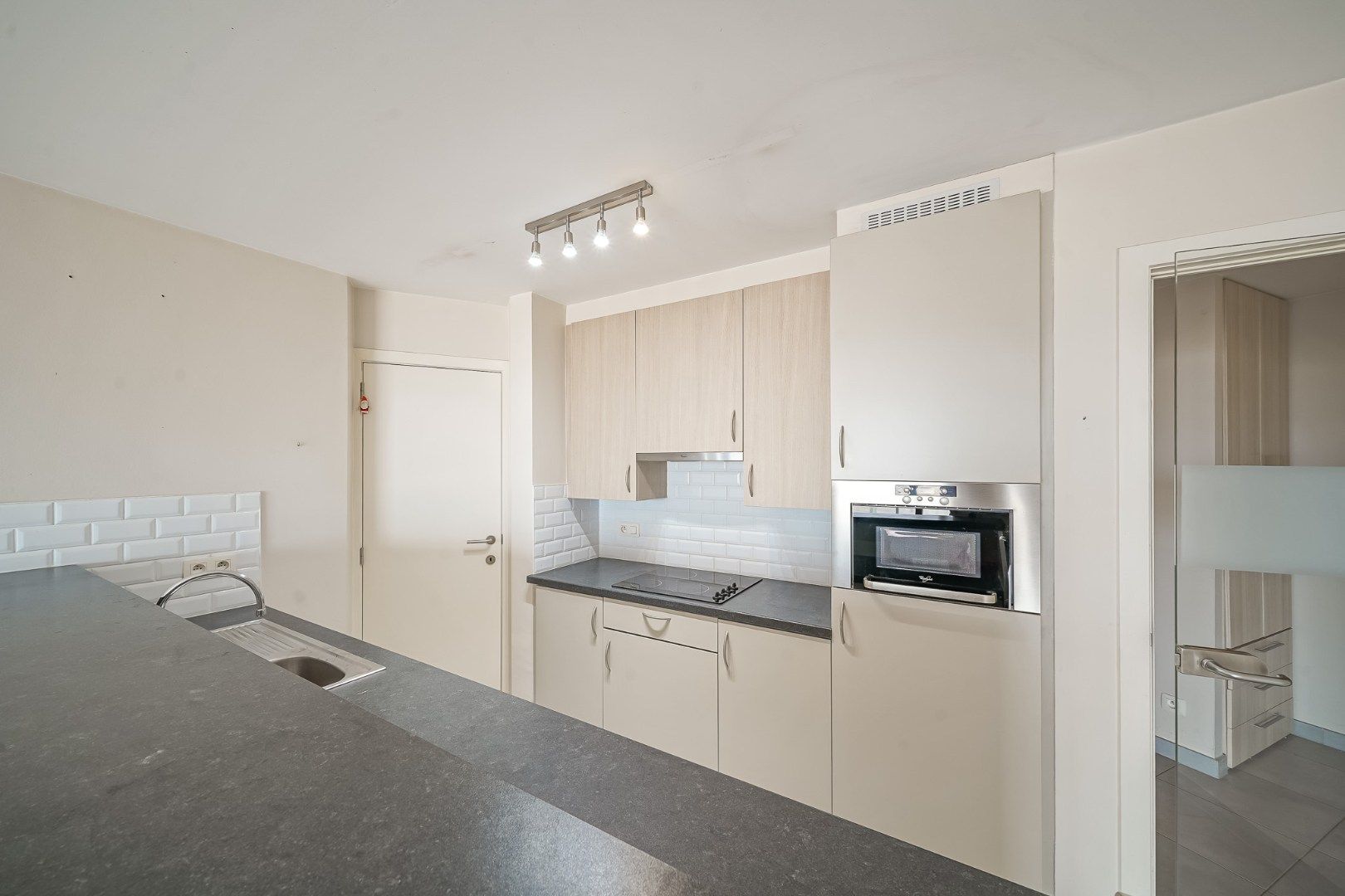 Instapklaar 2-slaapkamerappartement met zeezicht te Oostende foto 8