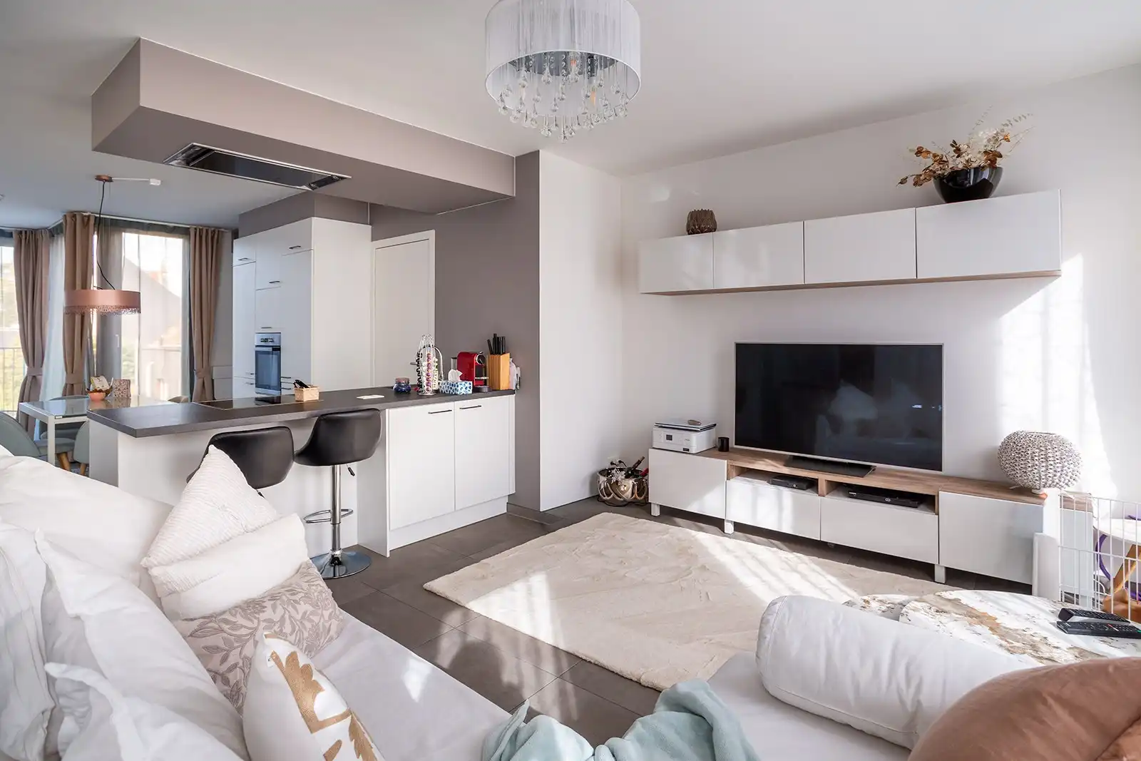 Slim wonen of zorgeloos investeren – stijlvolle nieuwbouwstudio met terras in Boechout foto 12