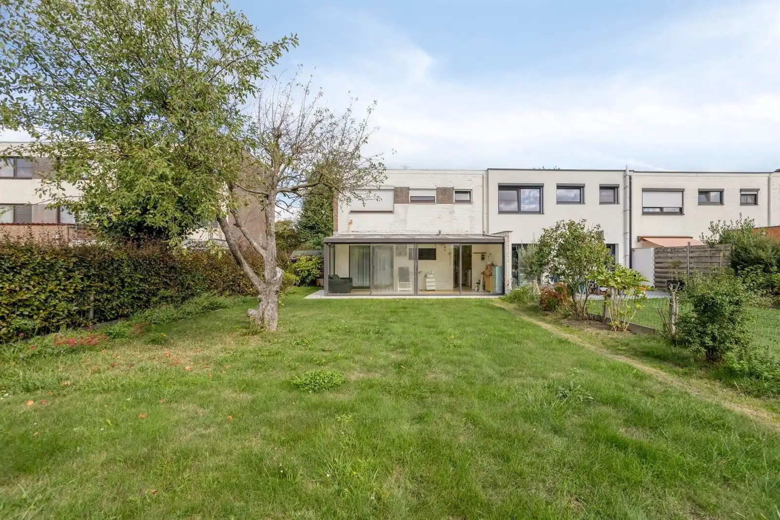 3-gevelwoning met 3 slaapkamers, garage en tuin foto 24