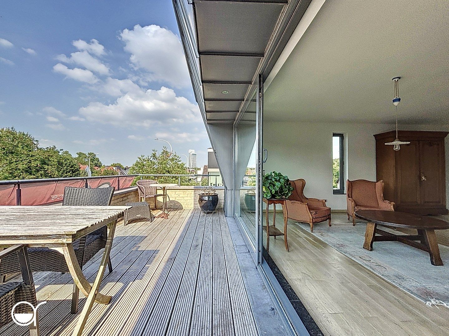 Energiezuinig (label A) duplex appartement met groot terras  foto {{pictureIndex}}