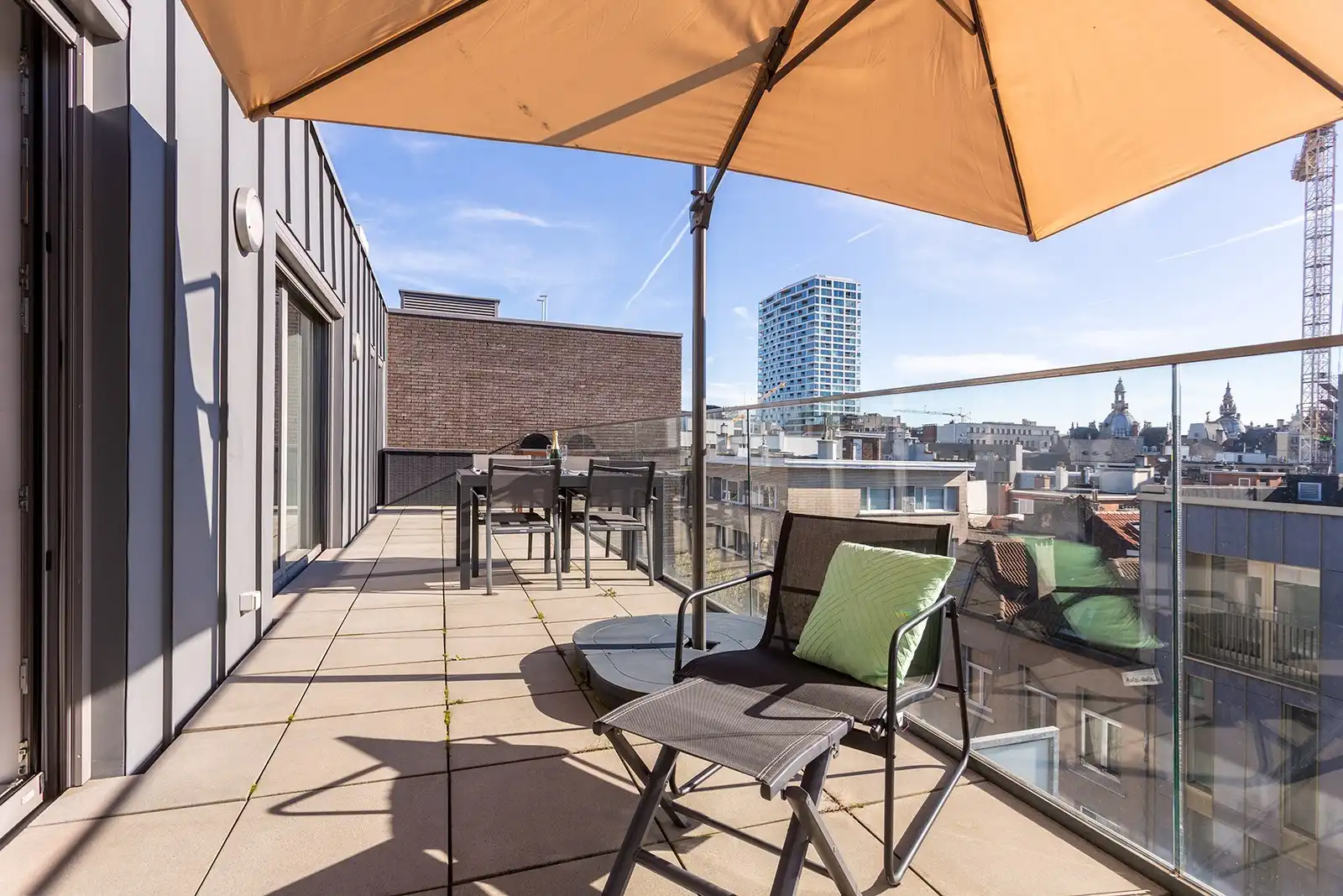 Penthouse met ruime terrassen en prachtige zichten!  foto 2