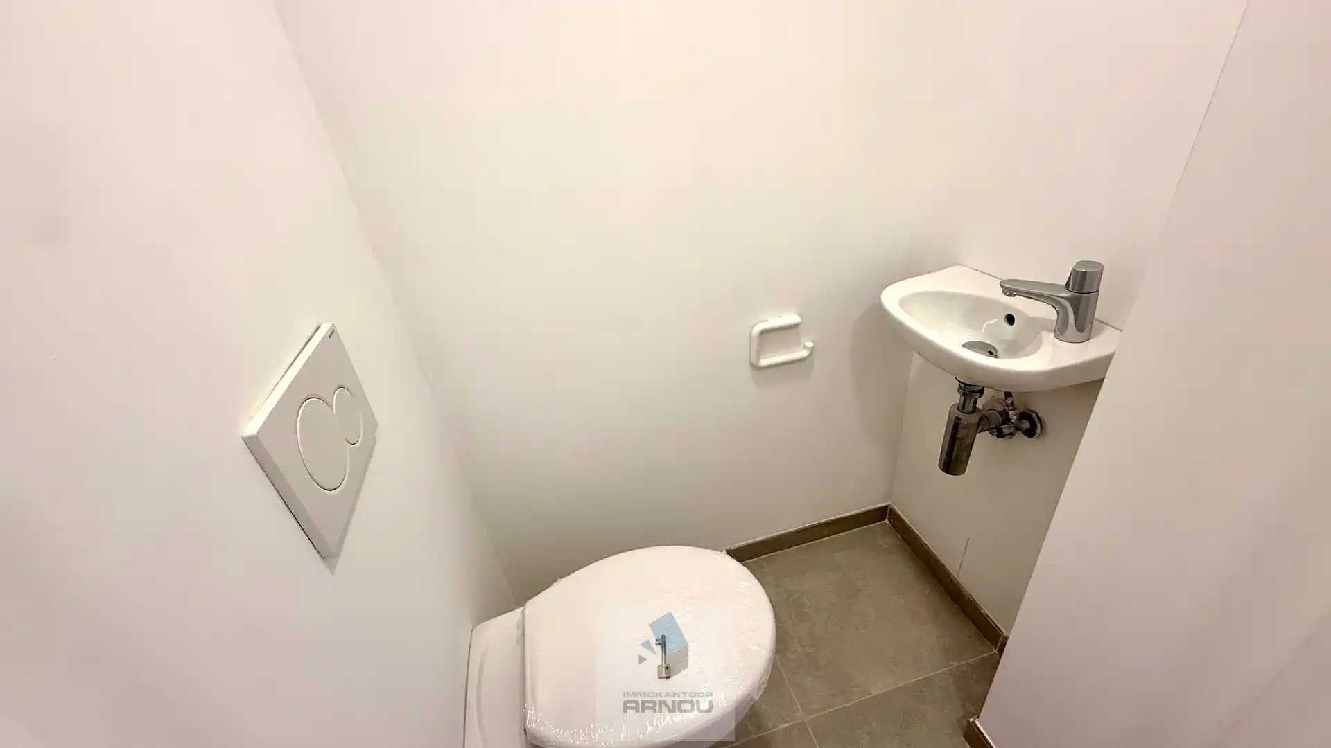 Lichtrijke nieuwbouw penthouse met twee slaapkamers en met twee ruime terrassen foto 11
