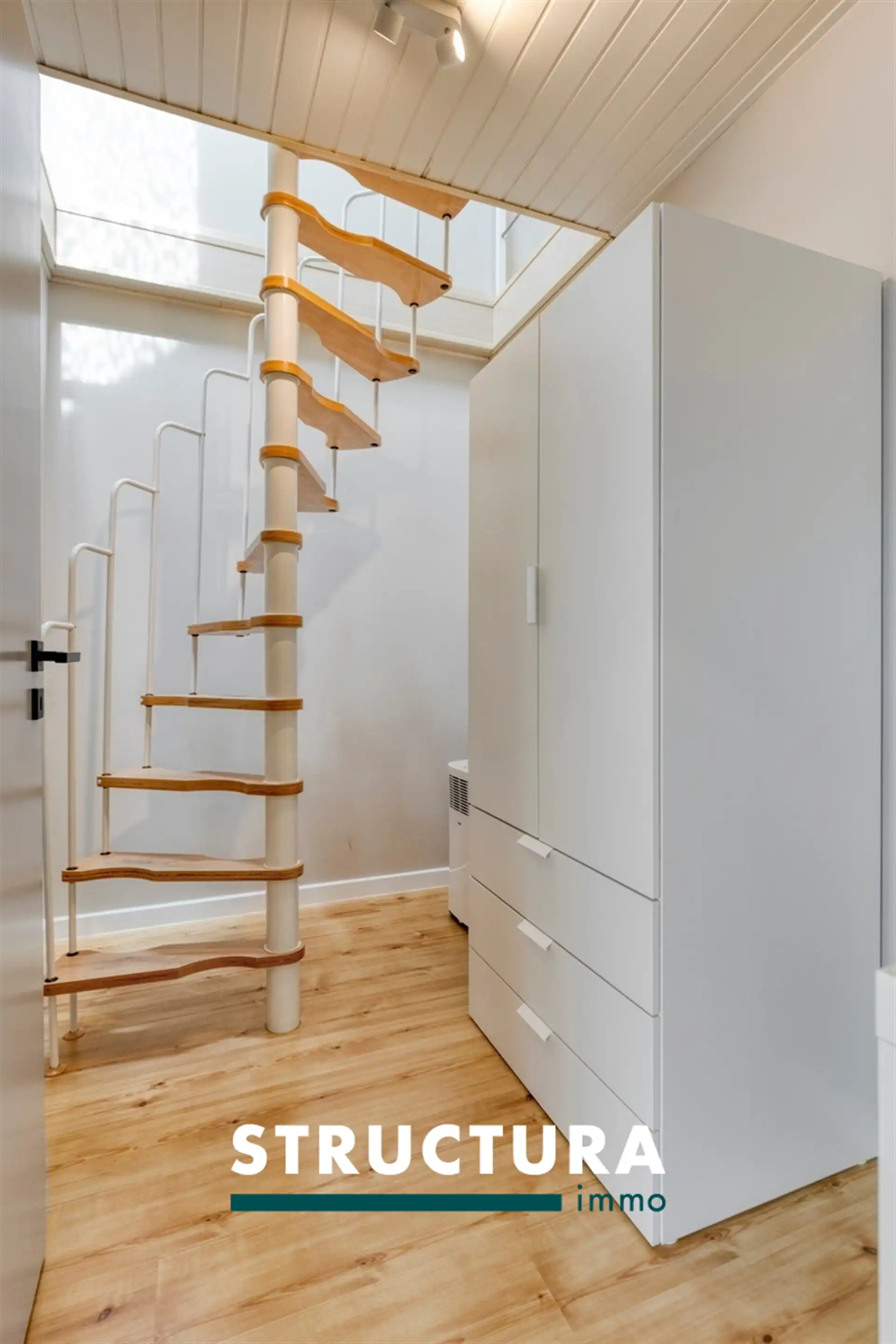 Instapklare gezinswoning met 5 slaapkamers, zonnige tuin en 24 zonnepanelen foto 24