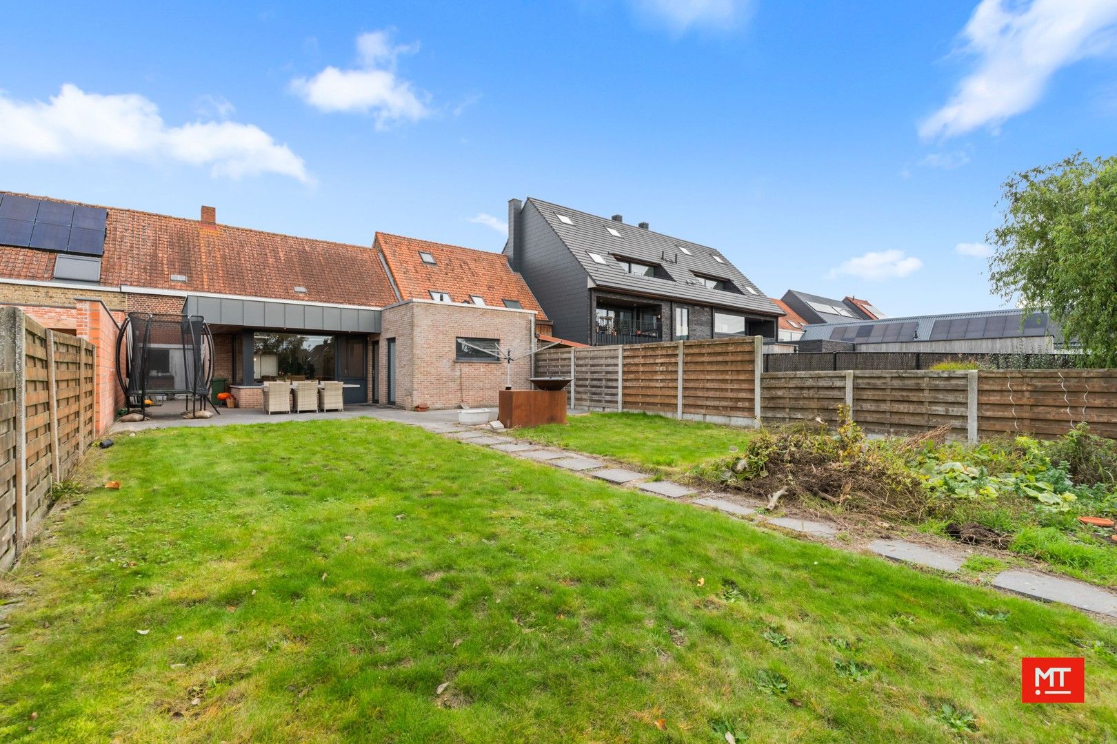 Ruime woning met 3 slaapkamers (5 mogelijk), Zuid-Oostgerichte tuin en garage te koop in Boezinge foto {{pictureIndex}}