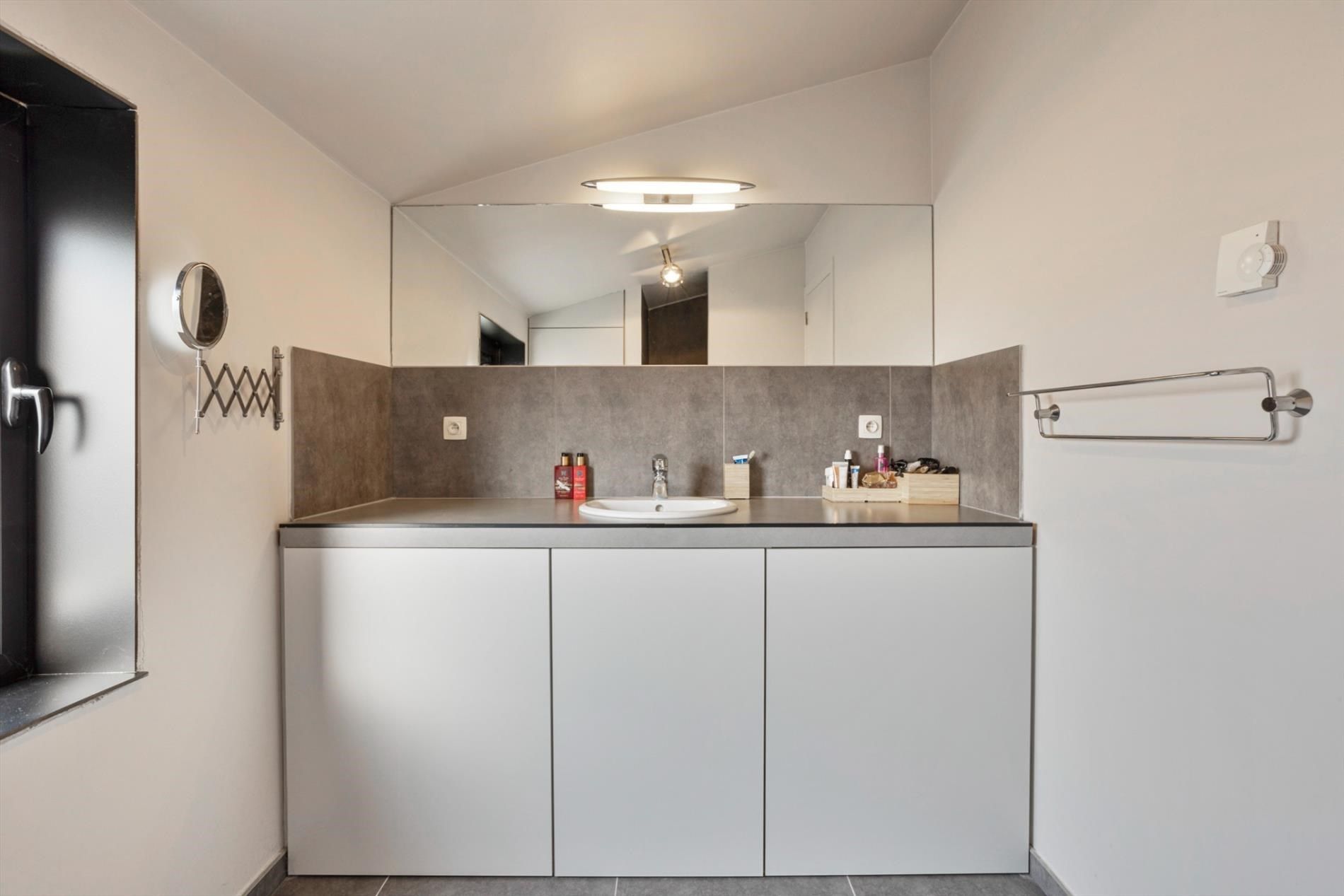 Duplexappartement met 2 slaapkamers in centrum Lennik foto 15