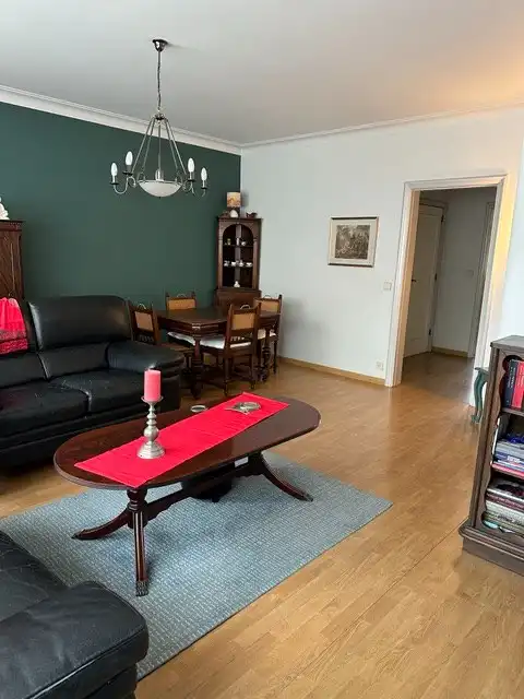 Groot woonhuis op 3 verdiepingen, bestaande uit 2 appartementen , met garage en grote tuin .  foto 3