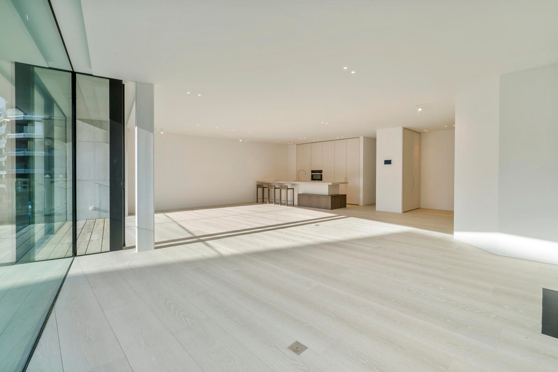 Prachtig appartement in recent gebouw op een toplocatie in de Kustlaan, op enkele passen van het Albertplein foto {{pictureIndex}}