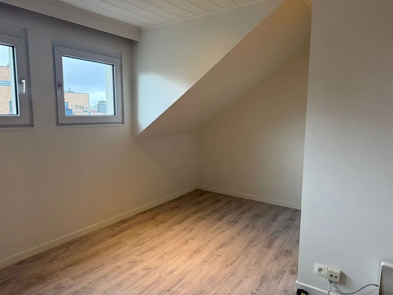 TE HUUR: Dakappartement met 1 slaapkamer in Hasselt! foto 5